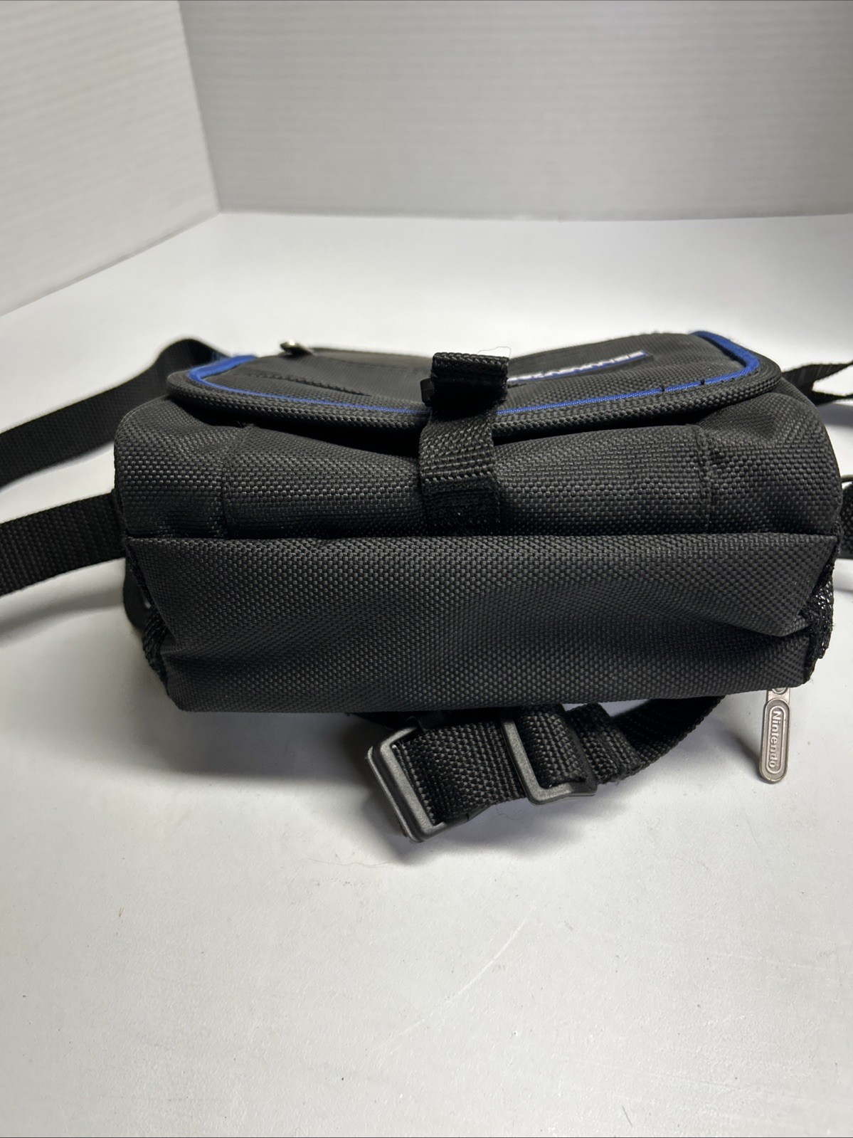 VINTAGE OFFICIAL NINTENDO GAMEBOY ADVANCE CARRYING CASE FANNY PACK. B1
