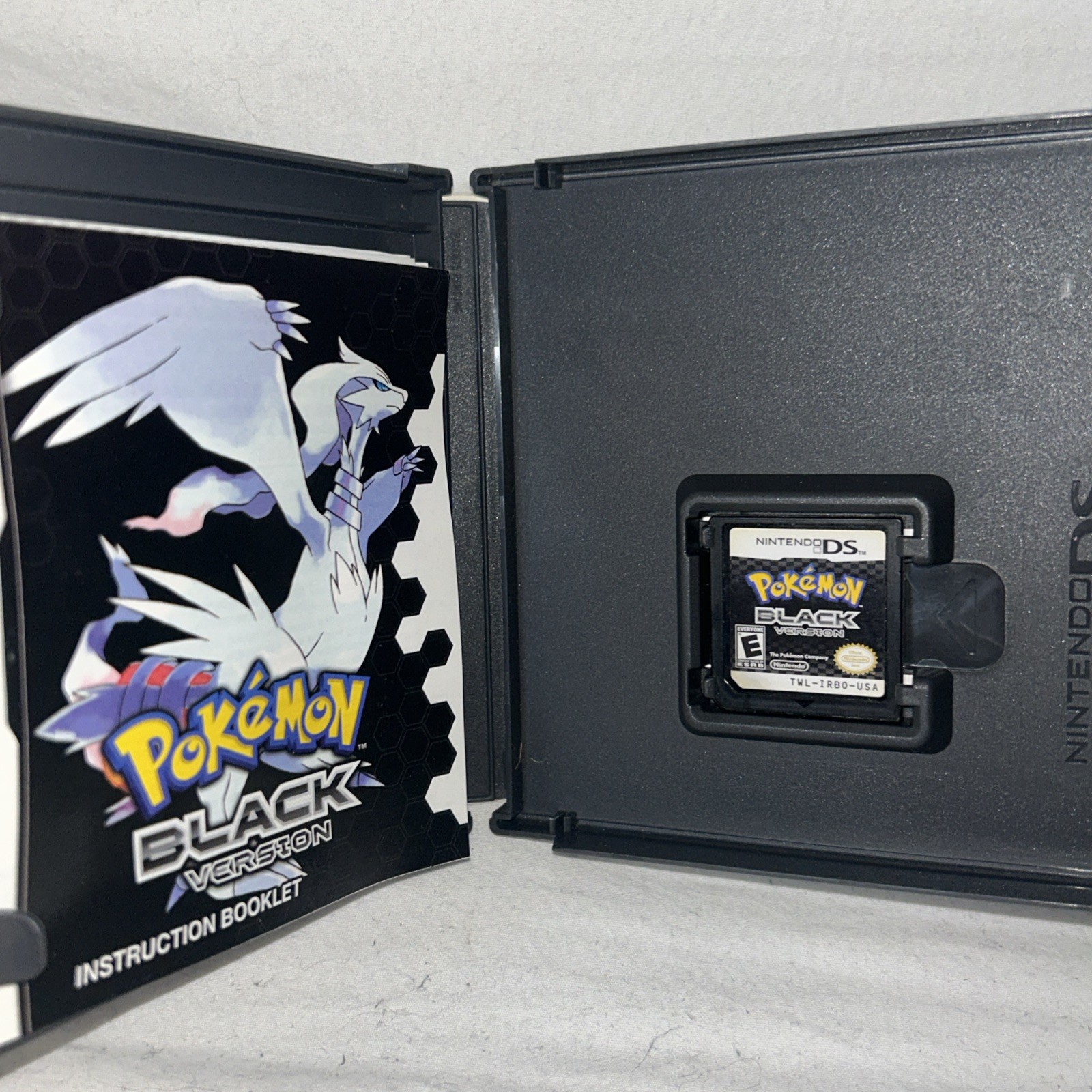 Pokemon Black and White Version Bundle Lot Nintendo DS Complete CIB Authentic