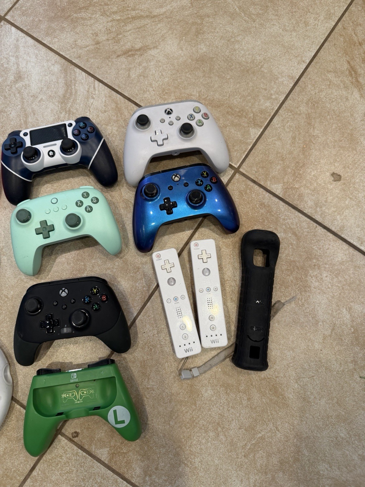 Lot Of 14 Xbox, Wii, Switch Controllers Various Colors Controllers PARTS ONLY