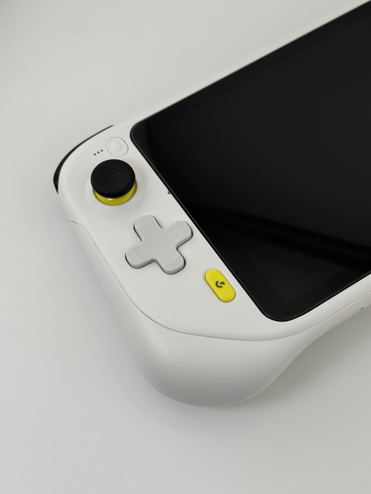 Logitech G Cloud Gaming Handheld 64GB White w/ Case Charger Cable Tested