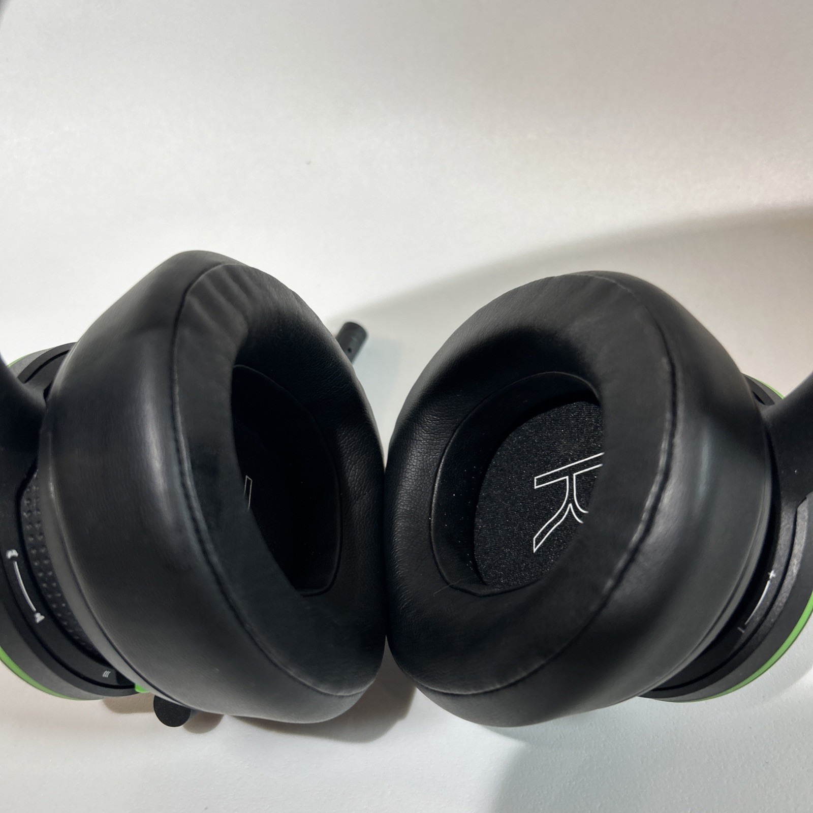 Microsoft Xbox Wireless Gaming Over Ear Headset – Pre-owned