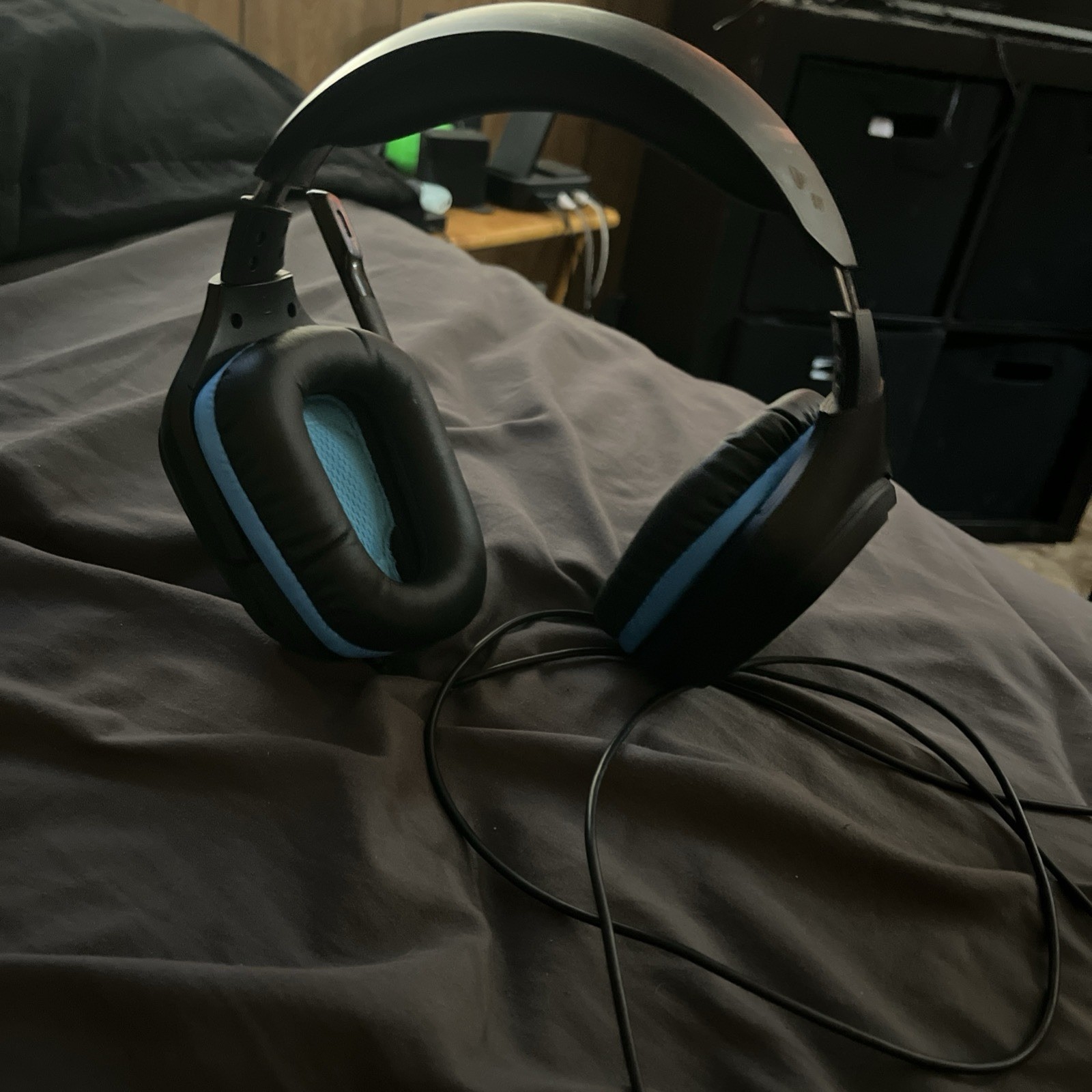 Logitech G432 Over-Ear Wired Gaming Headset Boom Mic 3.5mm/USB Black/Blue