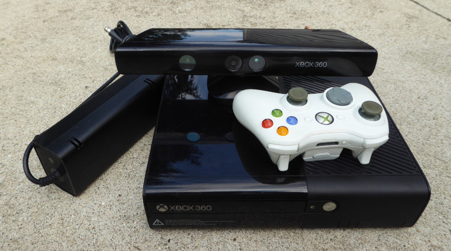 Bundle Microsoft Xbox 360 E 250GB console With, Kinect, Controller Tested