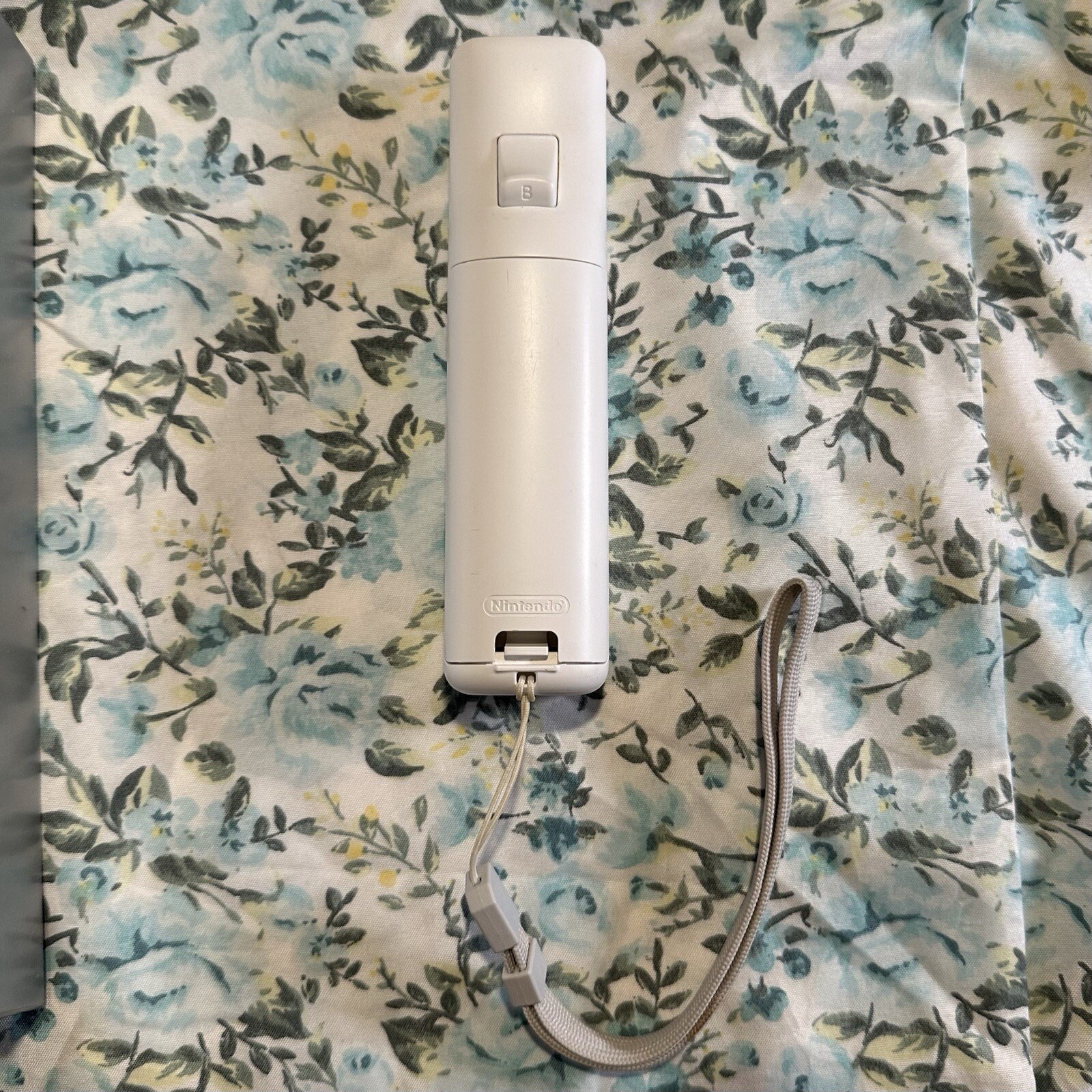 Nintendo Wii RVL-001(USA) 512 MB Home Console – White Bundle