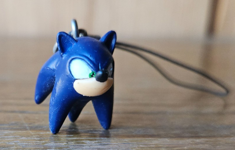 SONIC THE HEDGEHOG, MINI HEAD. PHONE / ORNAMENT/ HANGING ACCESSORY. TOMY, SEGA