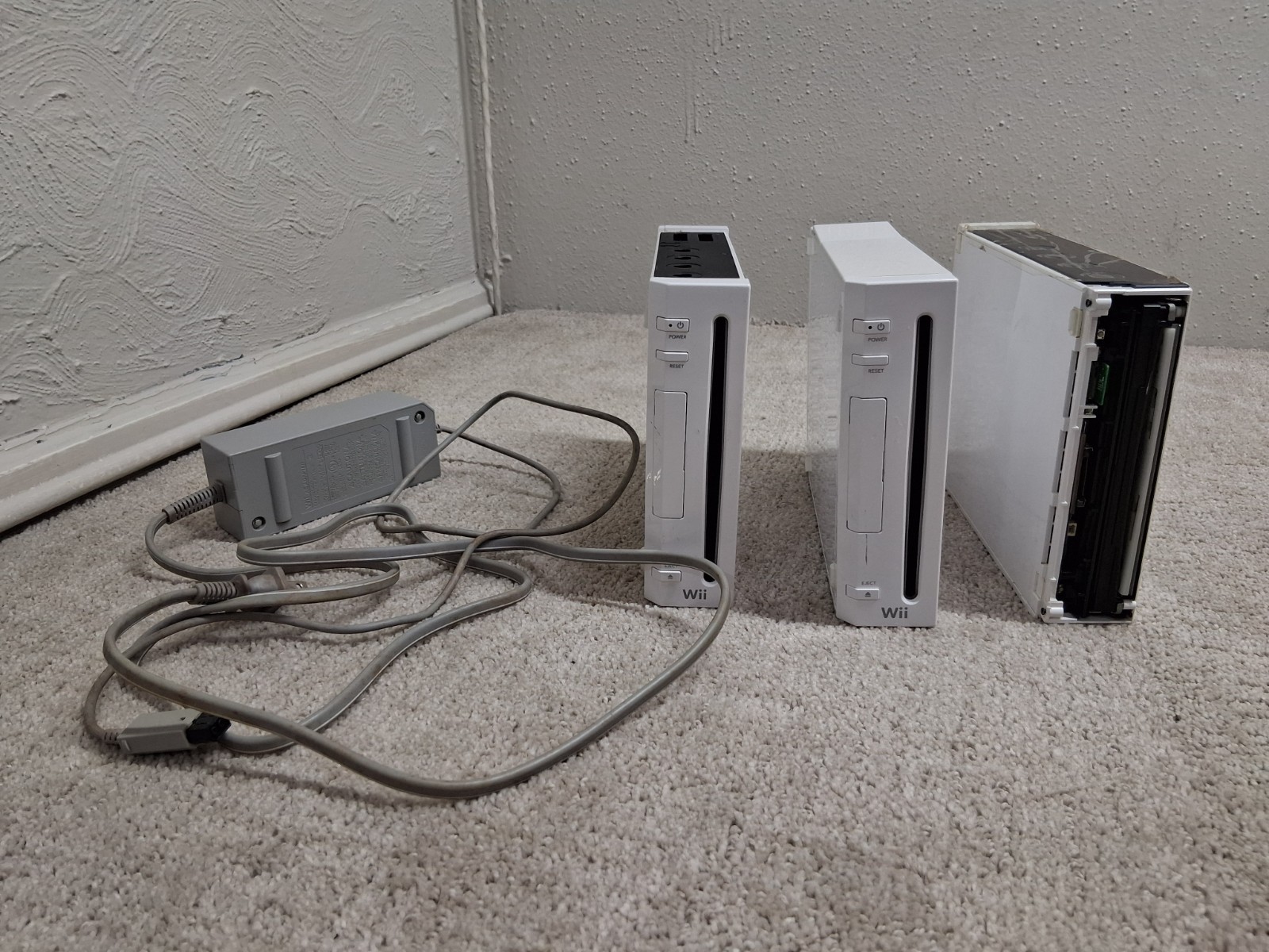 3 Nintendo Wii Console All Power On Not Tested No Cords Or Controllers RVL-001