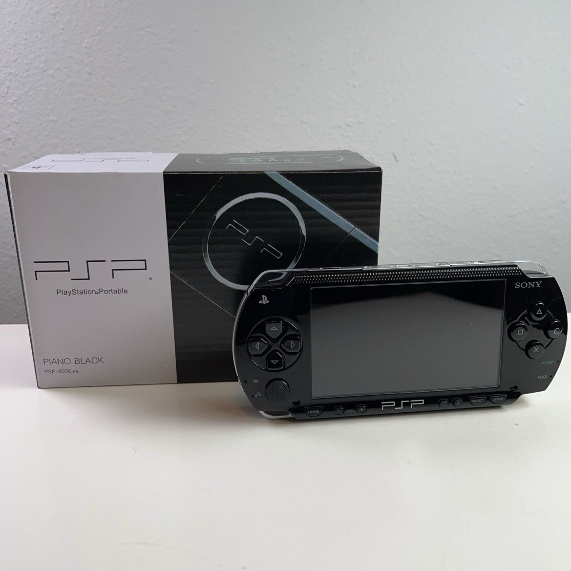 Sony PSP-3006 PB PSP-3000 Piano Black Handheld System w/ Box