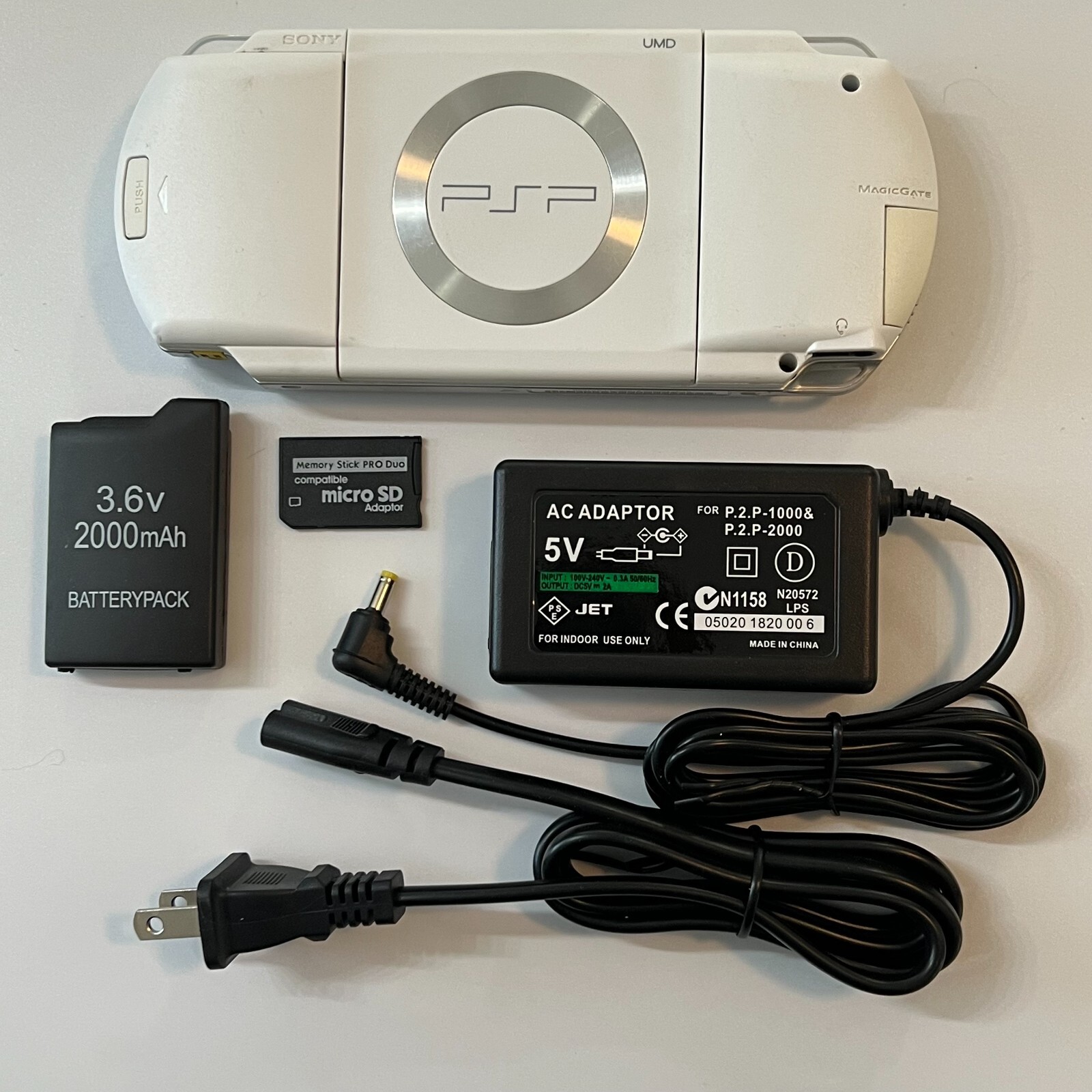 WHITE Sony PSP 1000 System w/ Charger & 64gb Memory Card Bundle Region Free