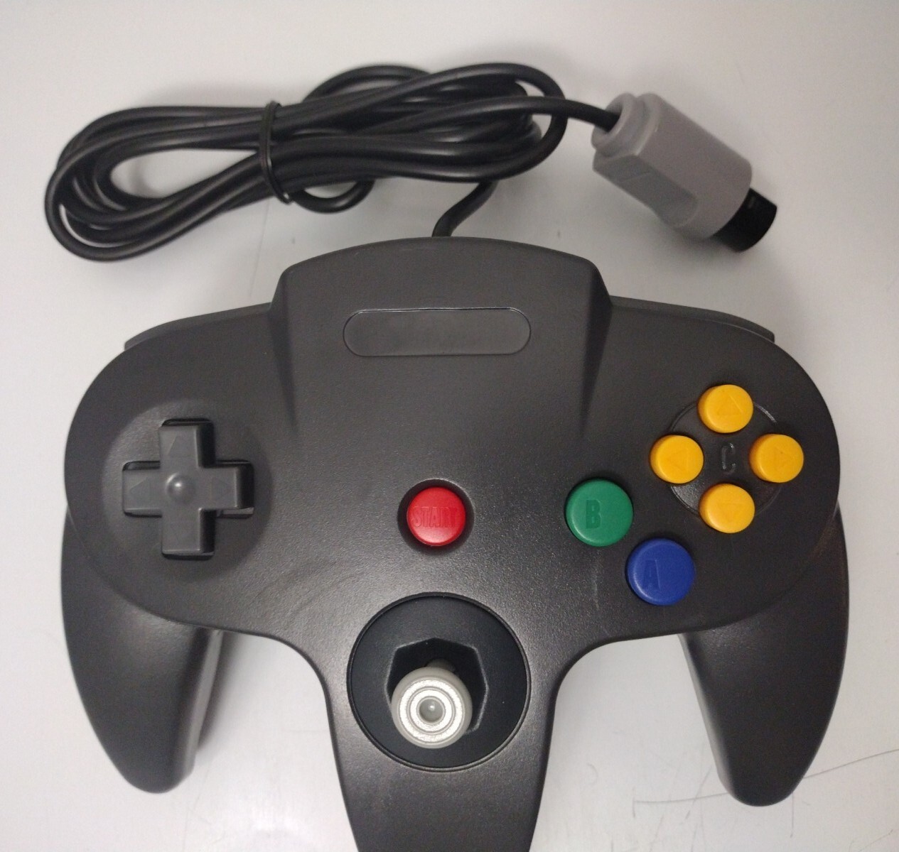Nintendo 64 N64 NUS-001 console with 2 Controllers + Cables + Game + Memory Card