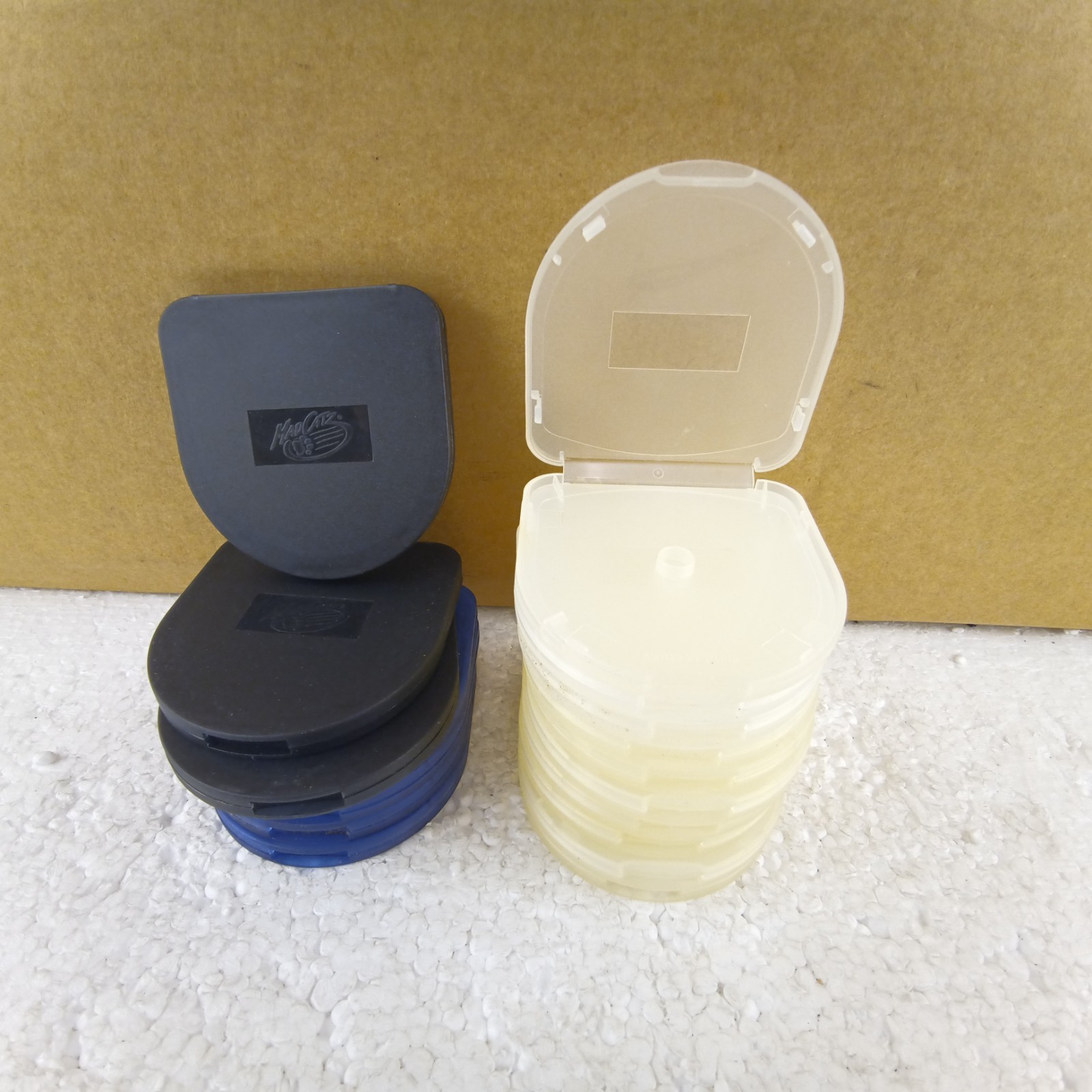 Mad Catz Sony PSP UMD Protective Storage Cases Holder Lot Of 17 Pack used