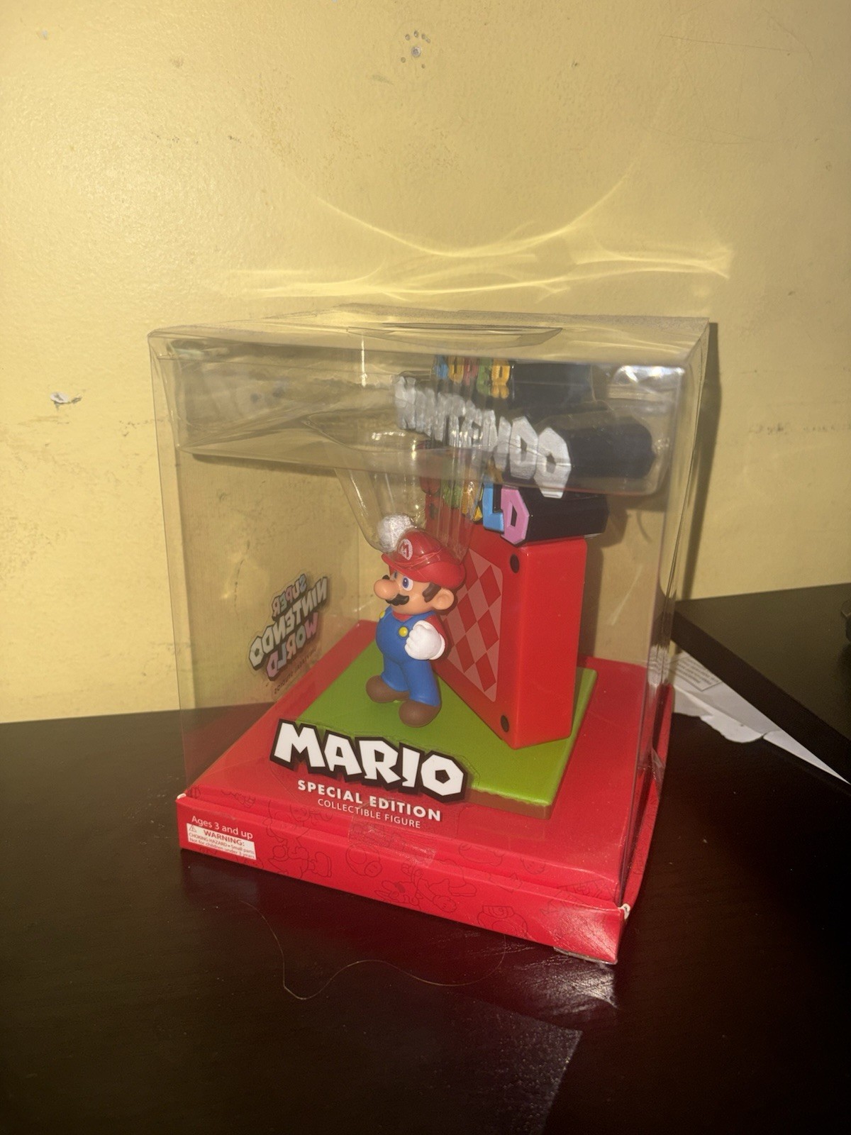 Mario Special Edition Collectible Figure Display Case – Super Mario Series