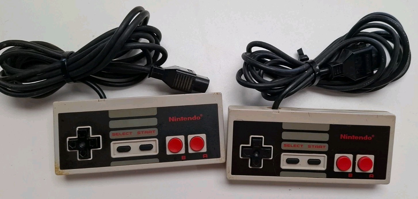 Nintendo NES Console Bundle OEM Tested Cleaned 2 Controllers Zapper Gun 4 Games