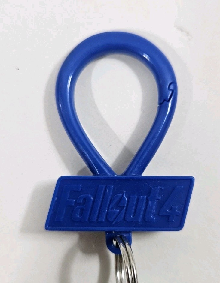 Fallout 4 Vault Boy Irish LUCK 2.5″ Backpack Hanger Clip 2016