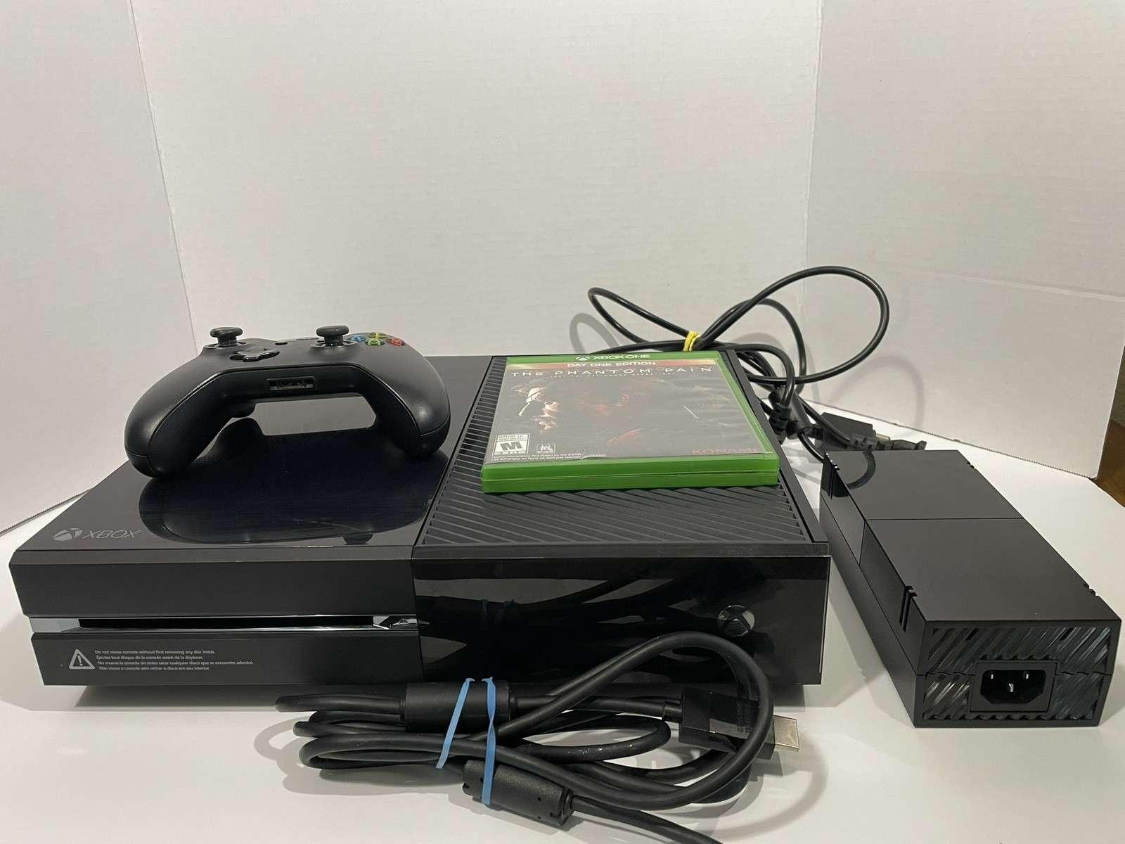 Xbox One Console Bundle 1 Controller & 3 games 500GB 1540 TESTED