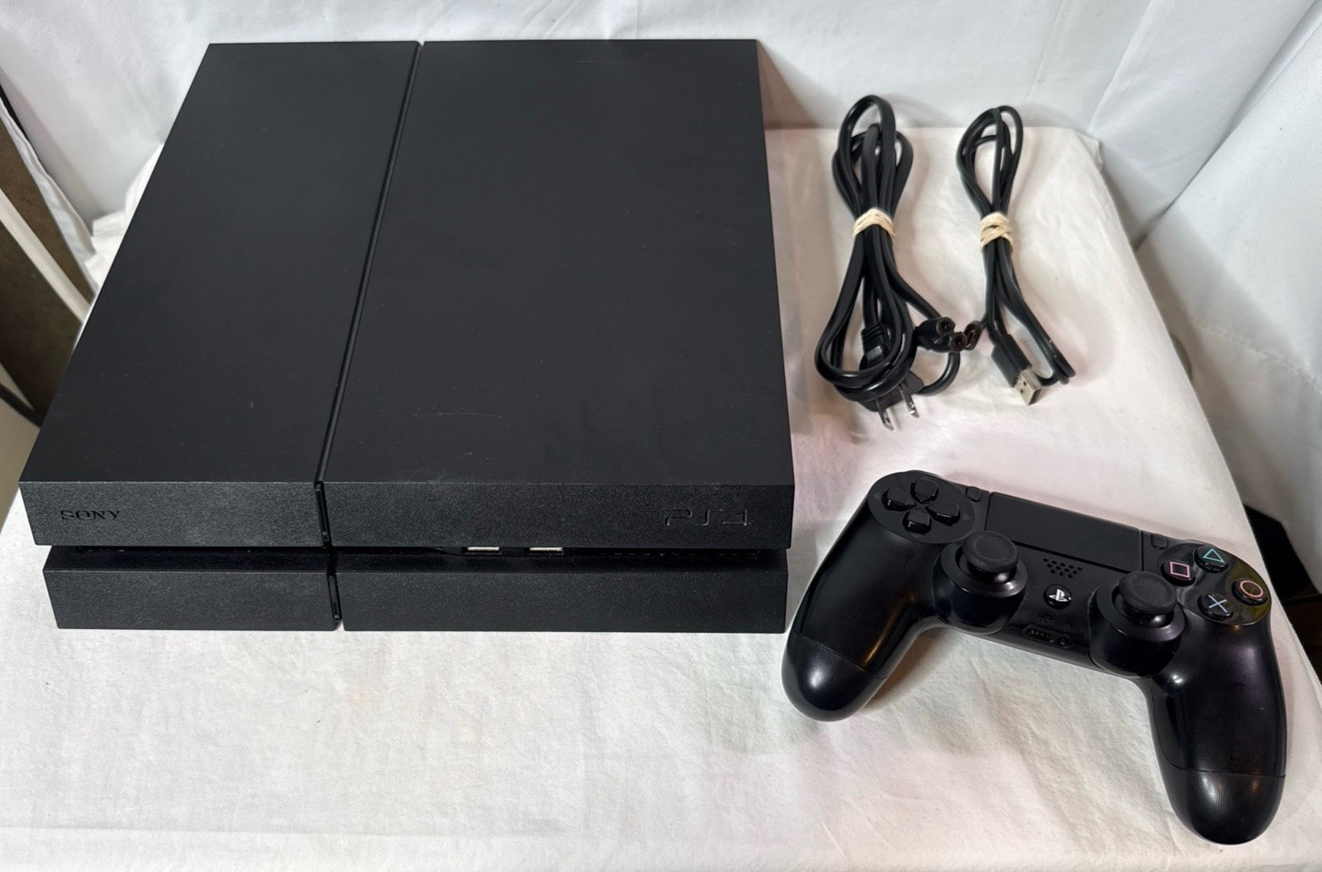 Sony PlayStation 4 Slim CUH-1215A 500GB Console With Controller & Cables
