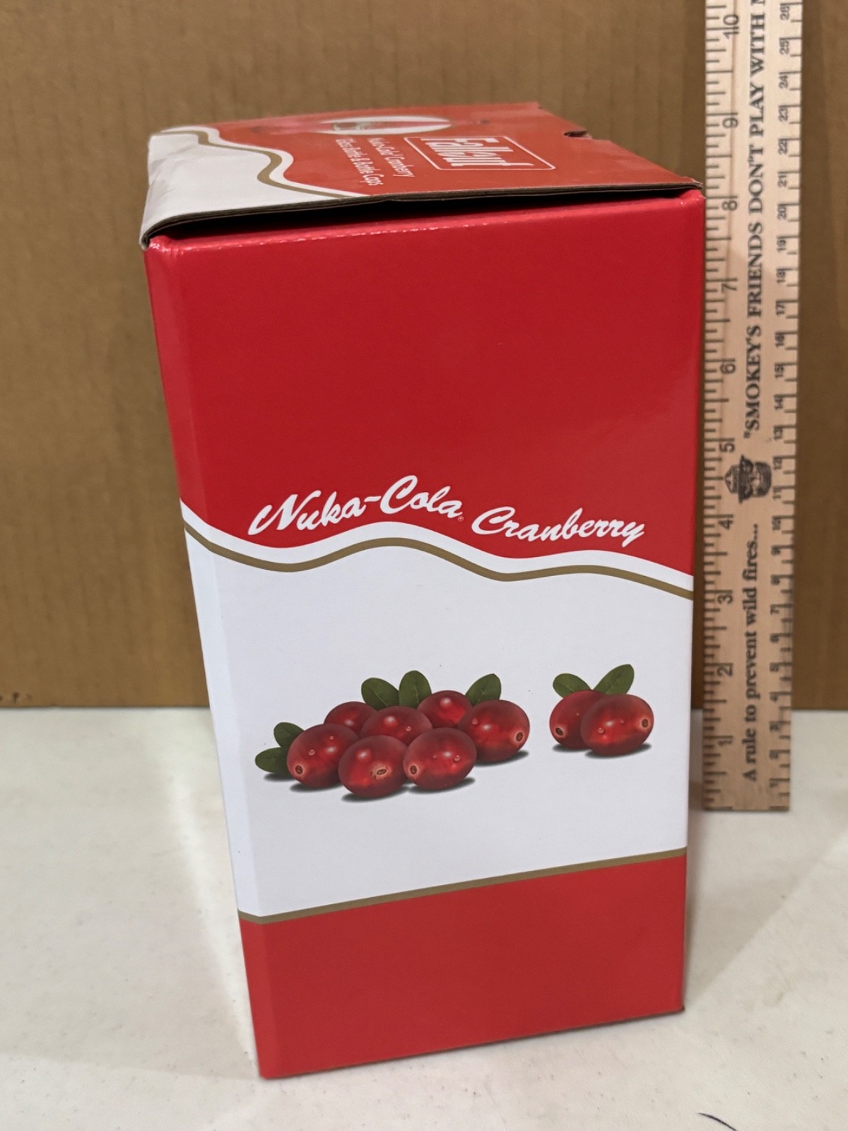 Fallout 3 4 76 !! Authentic Nuka Cola Cranberry Collectibles Glass Bottle & Caps