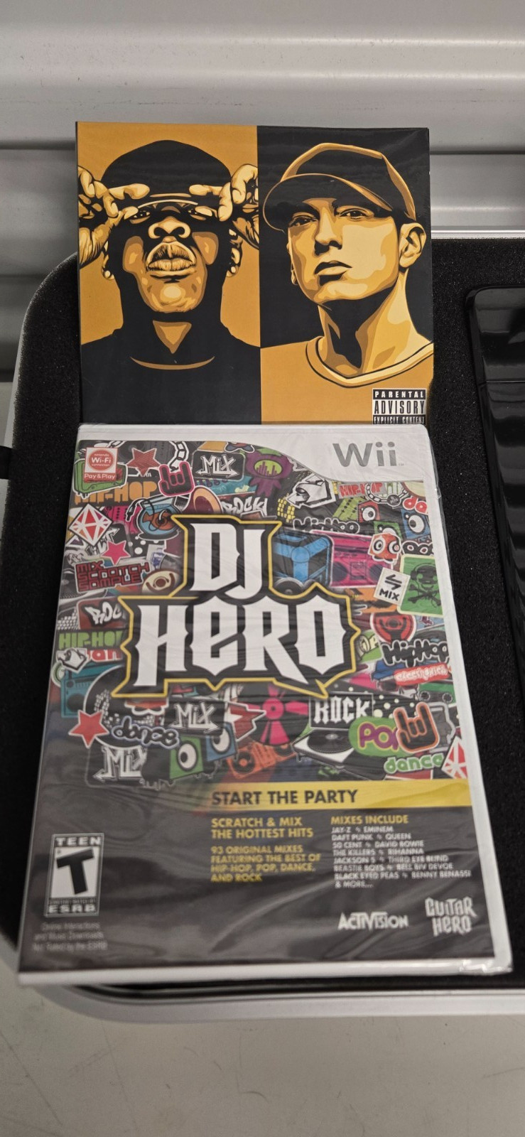 DJ Hero Renegade Edition Feat Jay-Z & Eminem for Nintendo Wii **Open Box** 96031