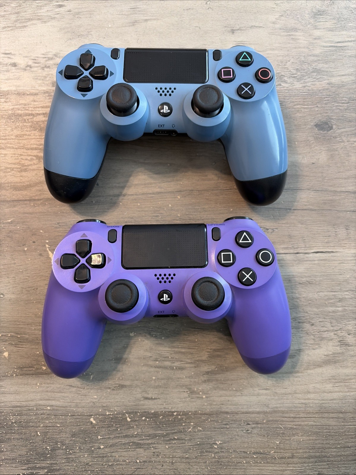 Sony PlayStation 4 | 2 Controllers | 500GB | CUH-1215A | Cables