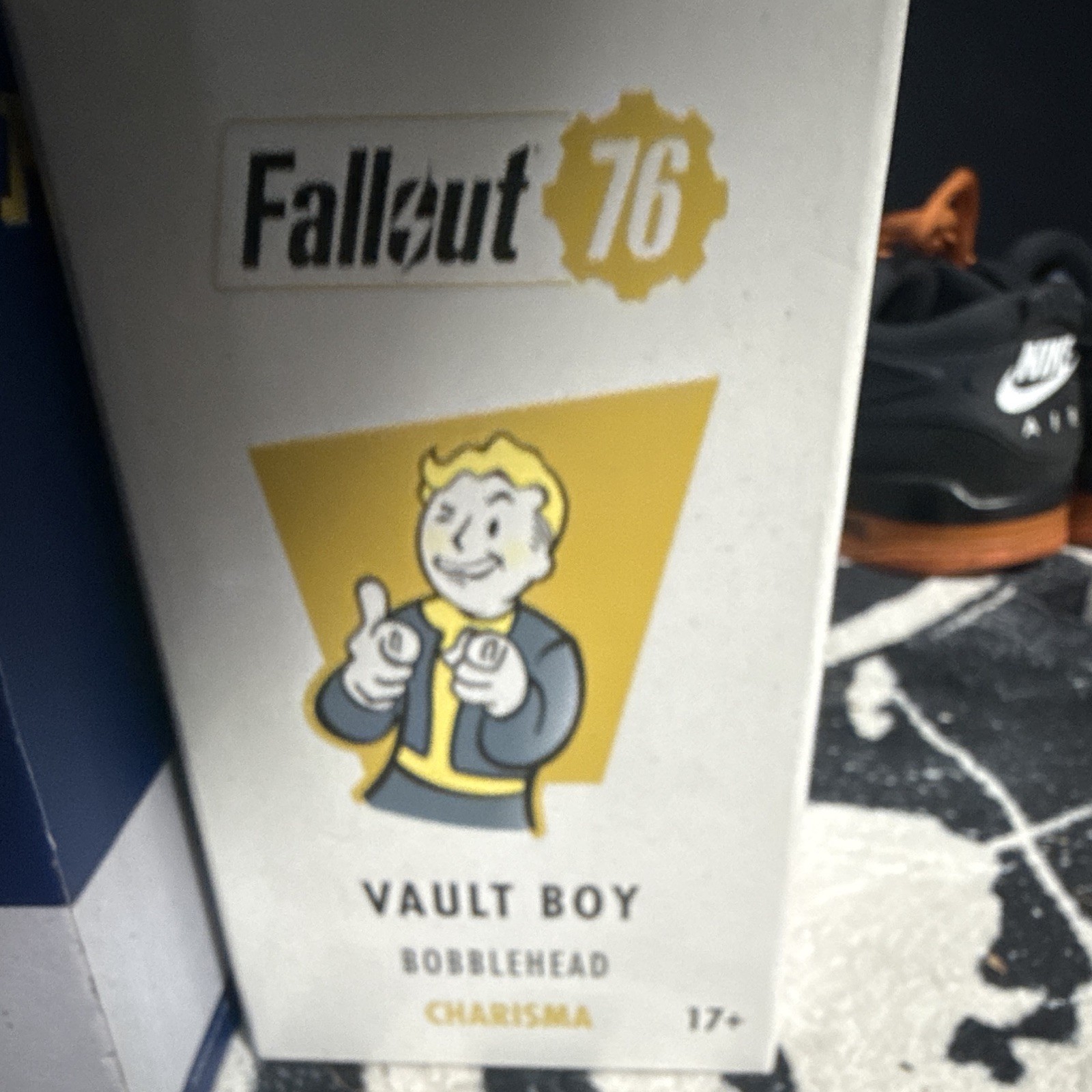 Fallout Vault-Tec Pip-Boy 3000 Mk V & Vault Boy Charisma Bobblehead & Pin 76 4