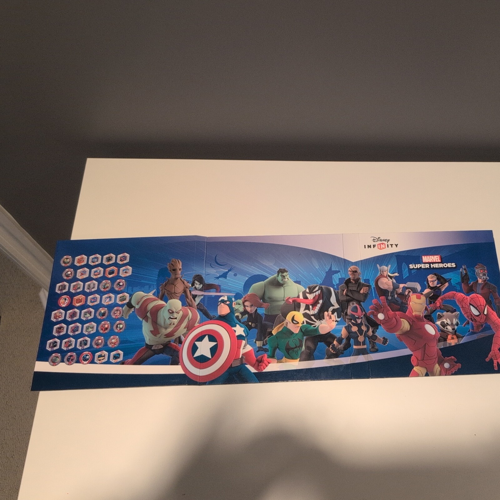 Disney Infinity Power Disc Album Marvel Super Heroes Book With 16 Disc slots
