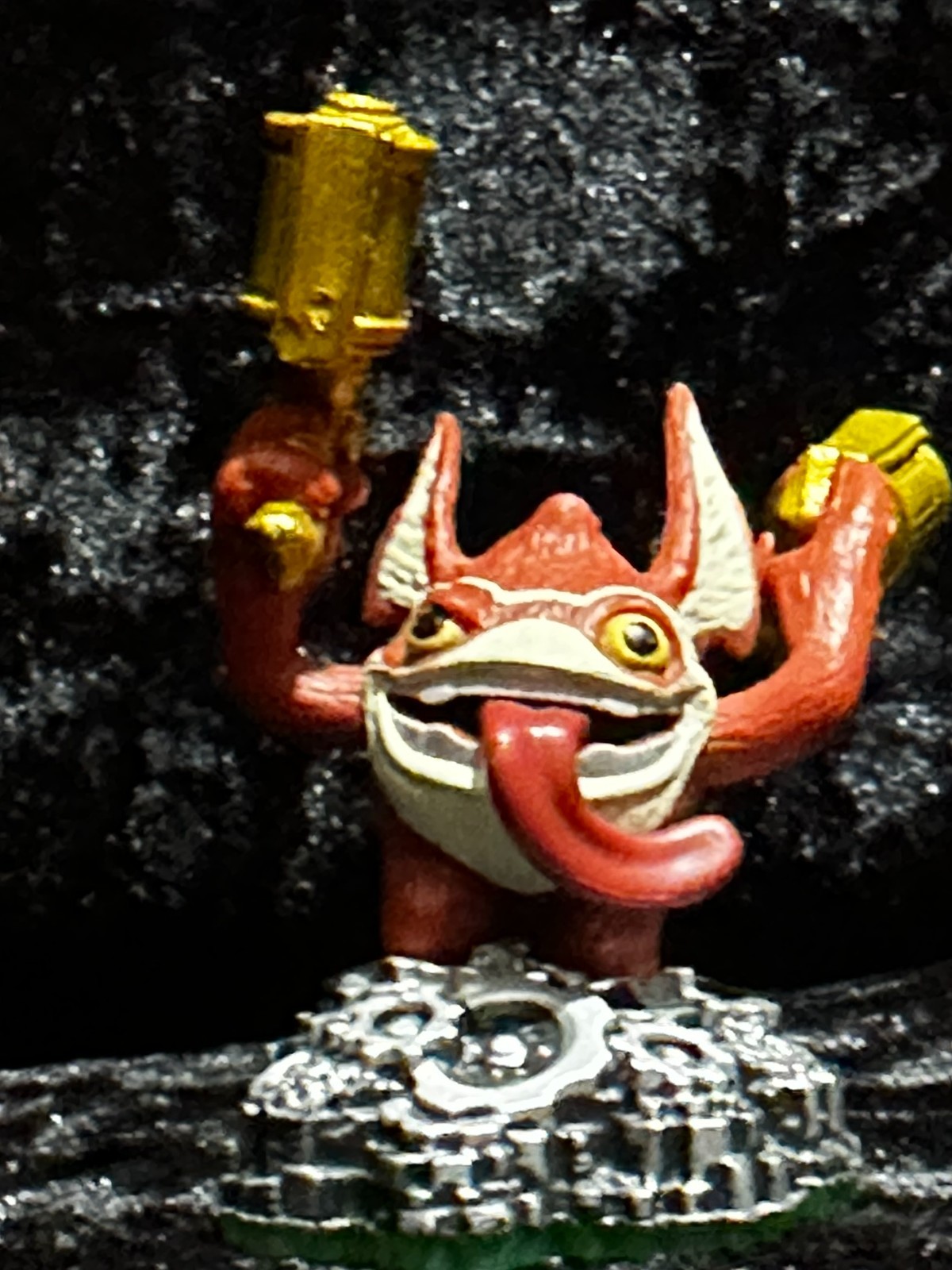 Skylanders Spyro’s Adventure Character Figure: TRIGGER HAPPY (green base)