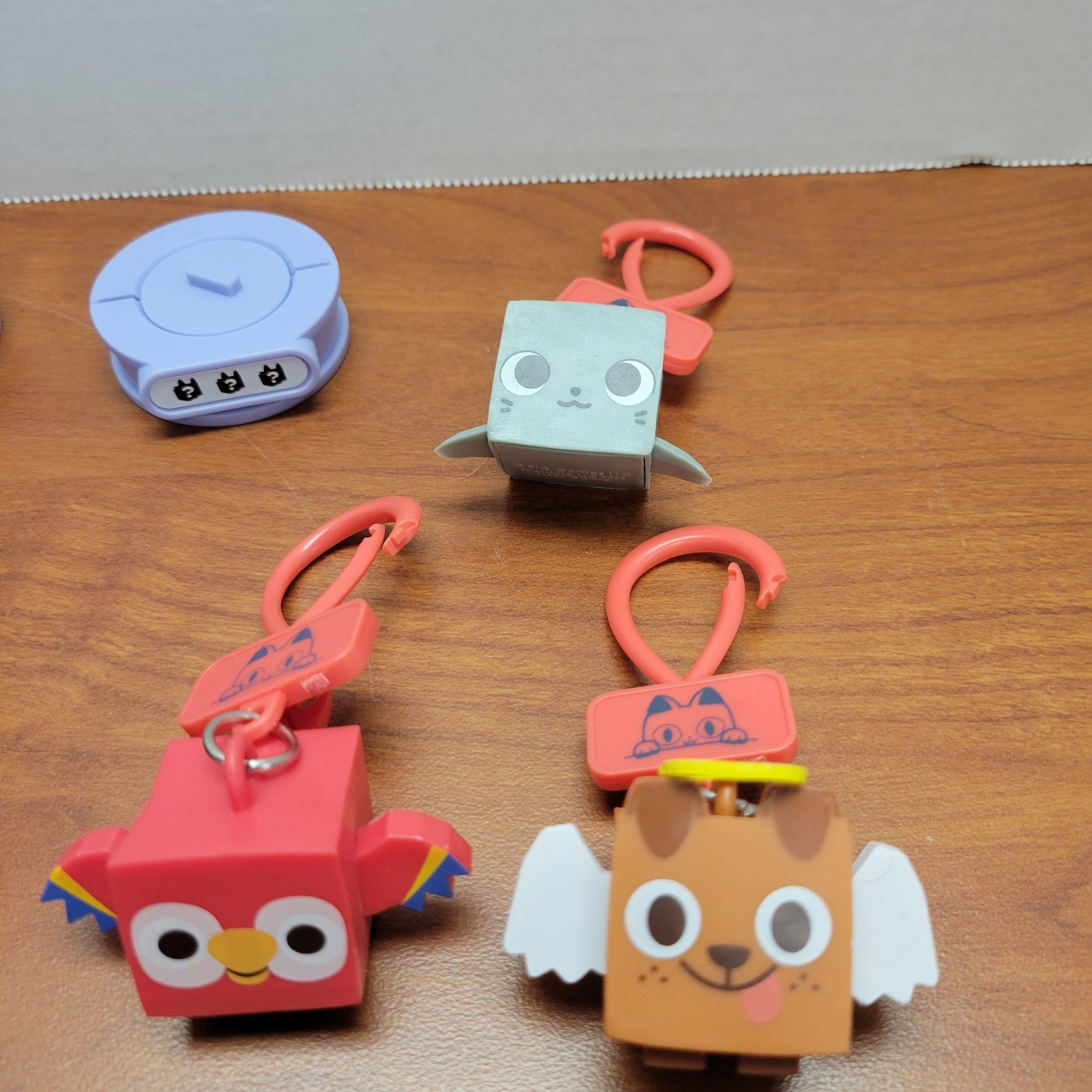 Pet Simulator X lot of 5 keychain / backpack clip on