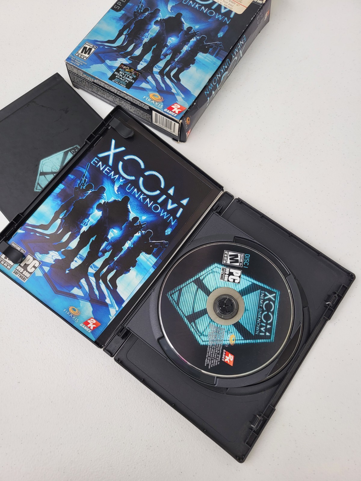 XCOM Enemy Unknown PC DVD Special Edition Complete CD, Book,Fold Out Poster