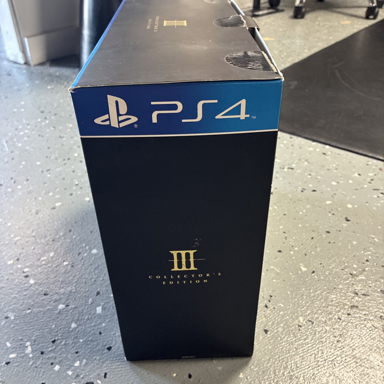 Dark Souls III Collector’s Edition PS4 Red Knight Statue Replica & Game Case Box