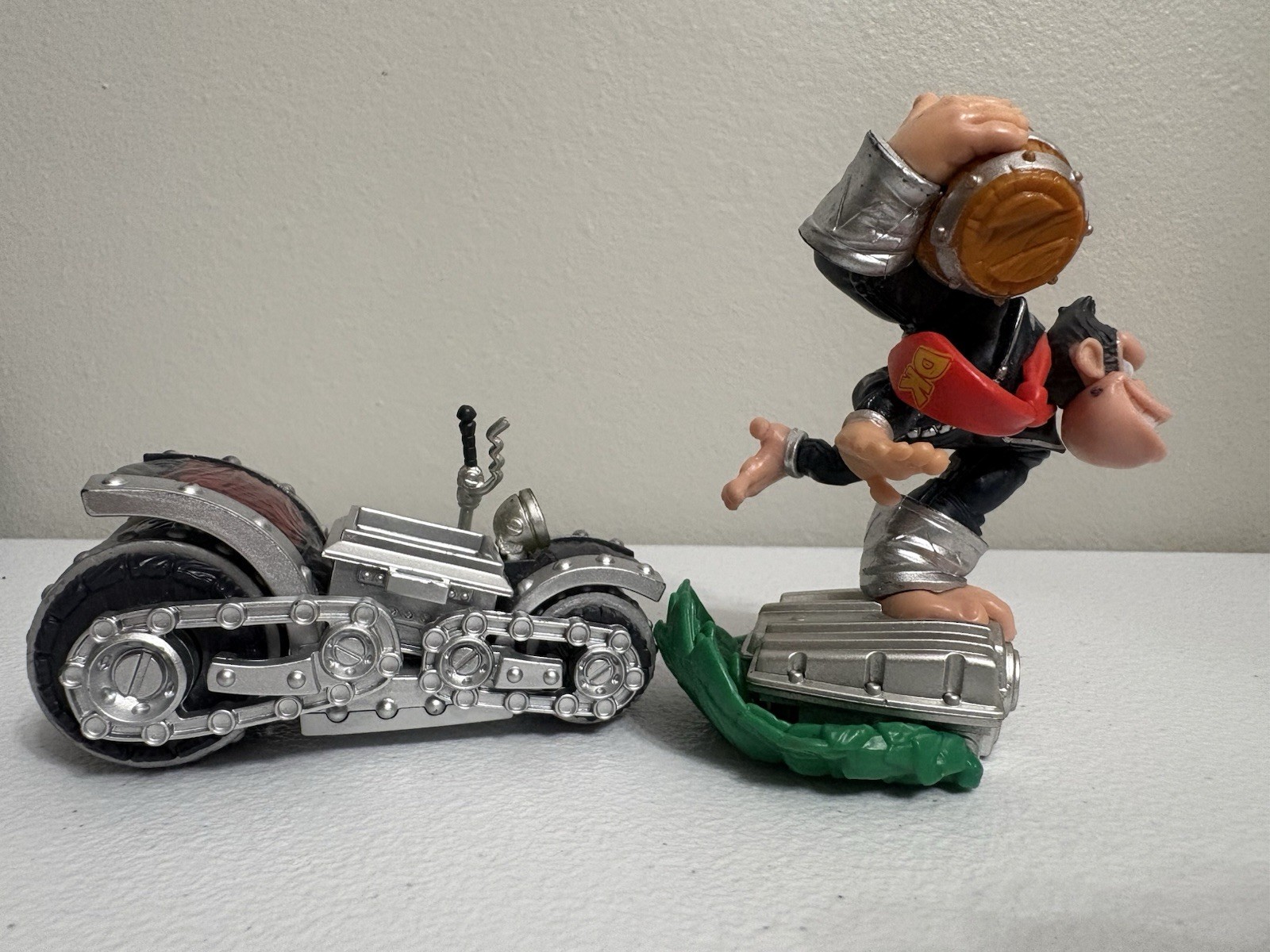 Skylanders Superchargers Dark Turbo Charge Donkey Kong W/ Dark Barrel Blaster