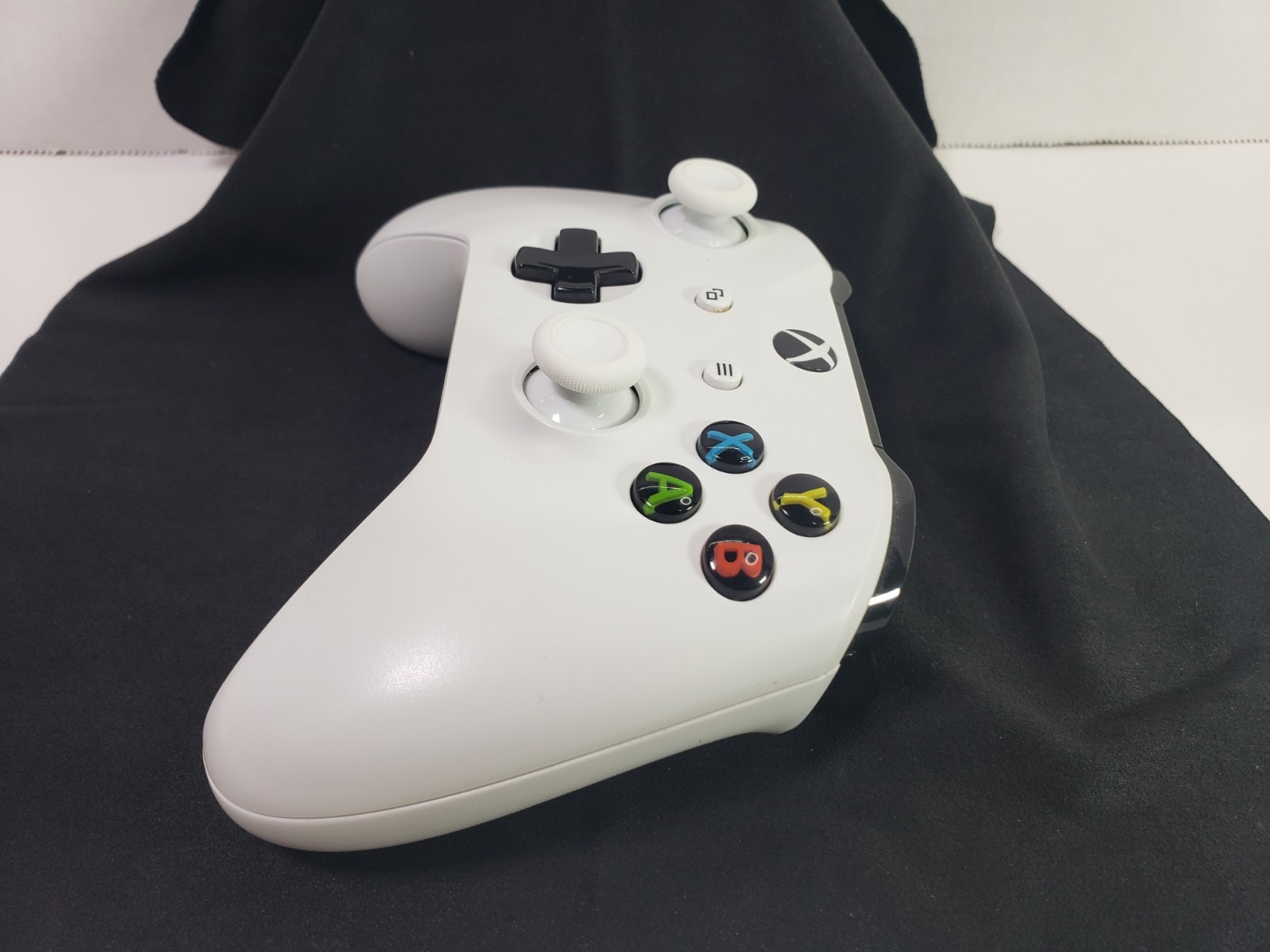 Microsoft Xbox One S 500GB Video Game Console Bundle. Tested/working