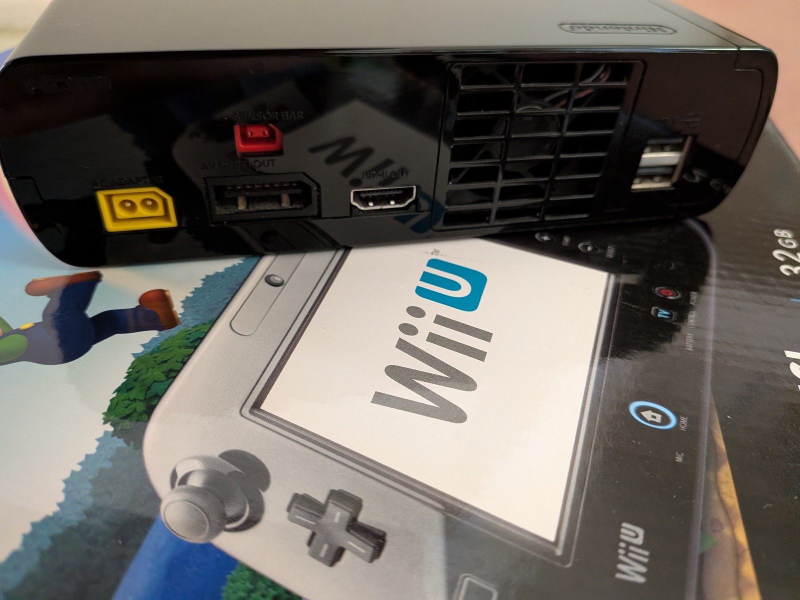 Nintendo Wii U Deluxe 32GB Console w/Original Box, no games, bonus gamepad case