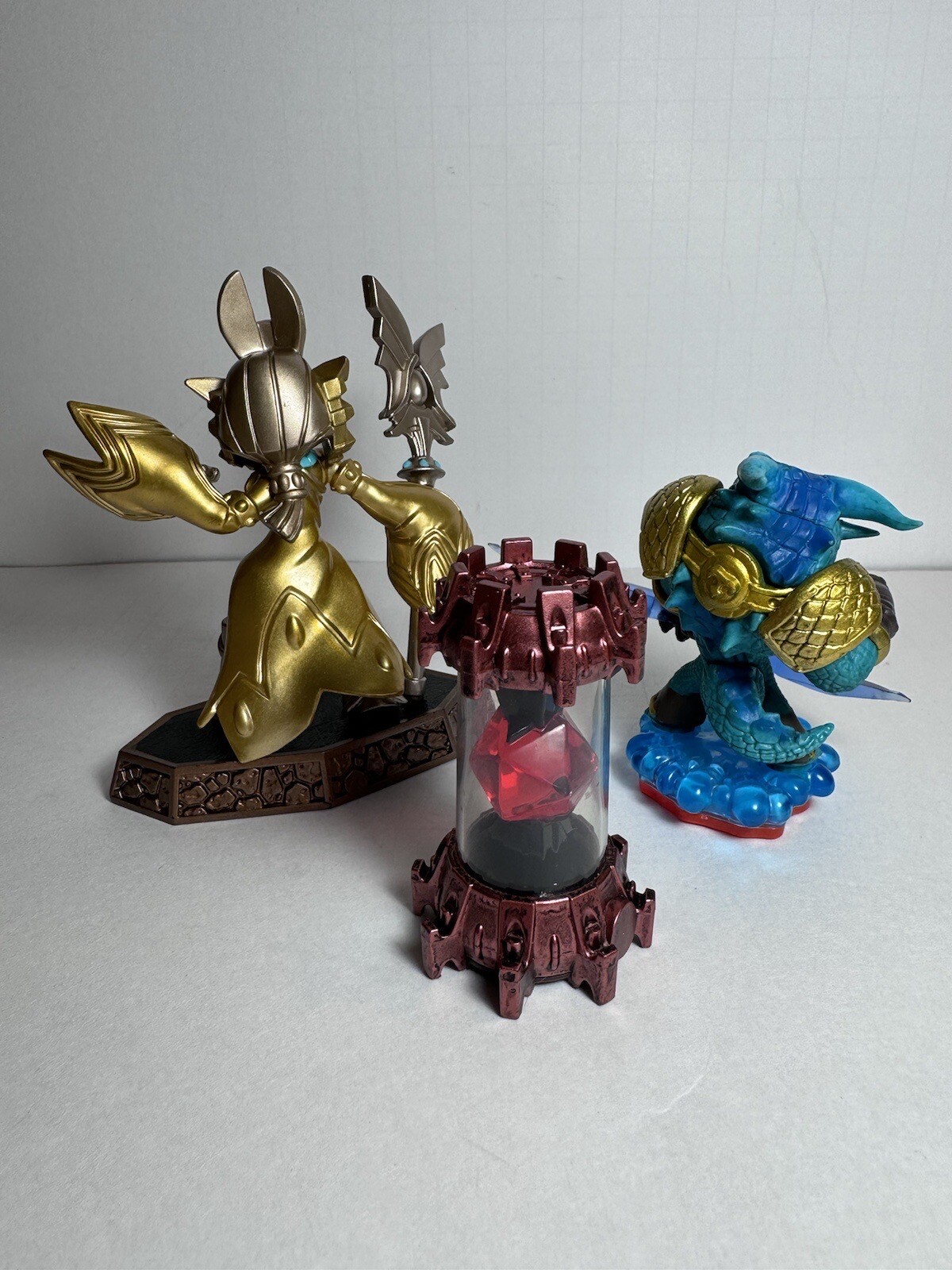 Skylanders Lot – Golden Queen Activision w Fire Reactor, Trap Team Snap Shot