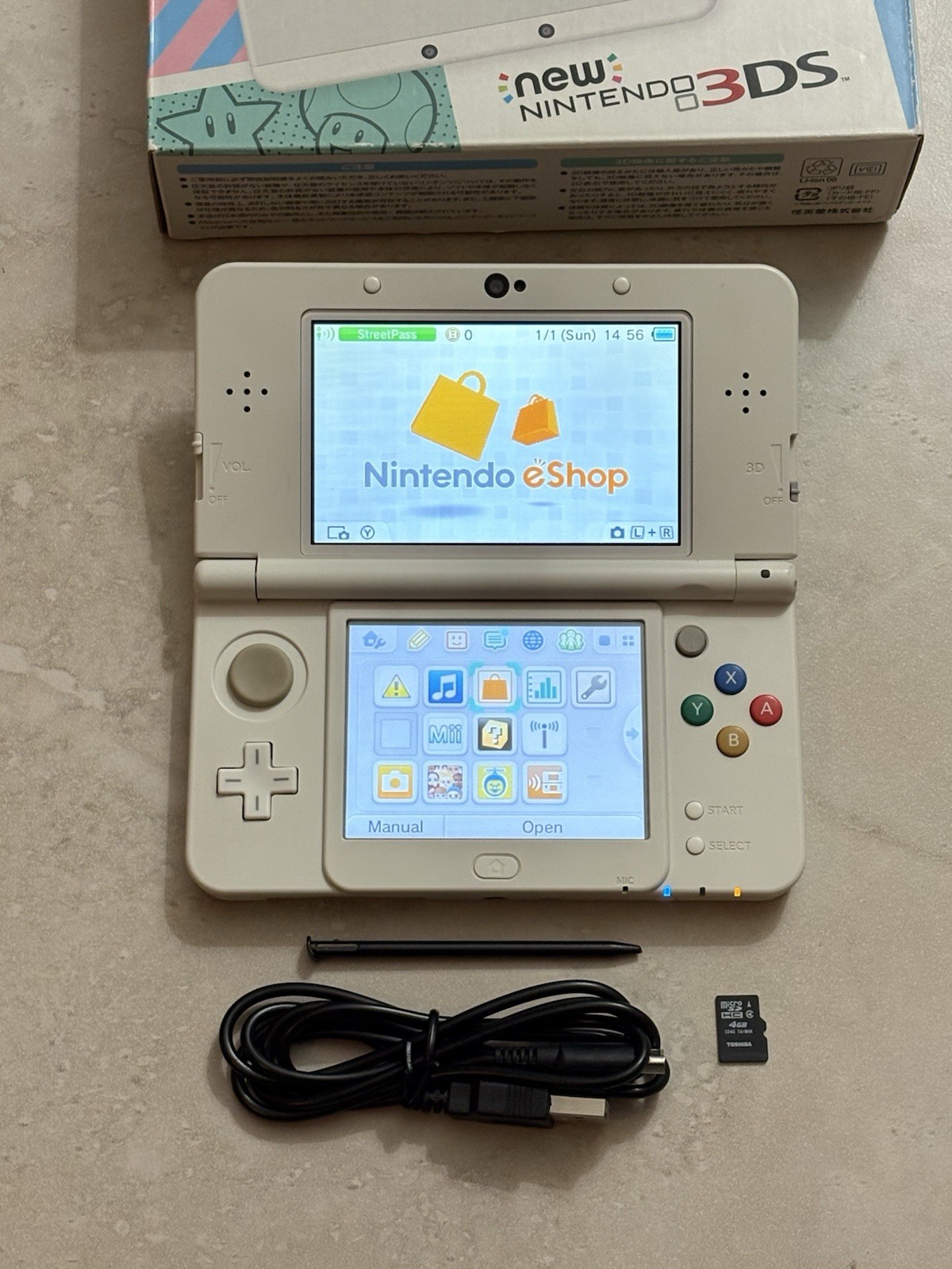 Nintendo New 3DS White Edition Handheld System Console With BOX Excellent