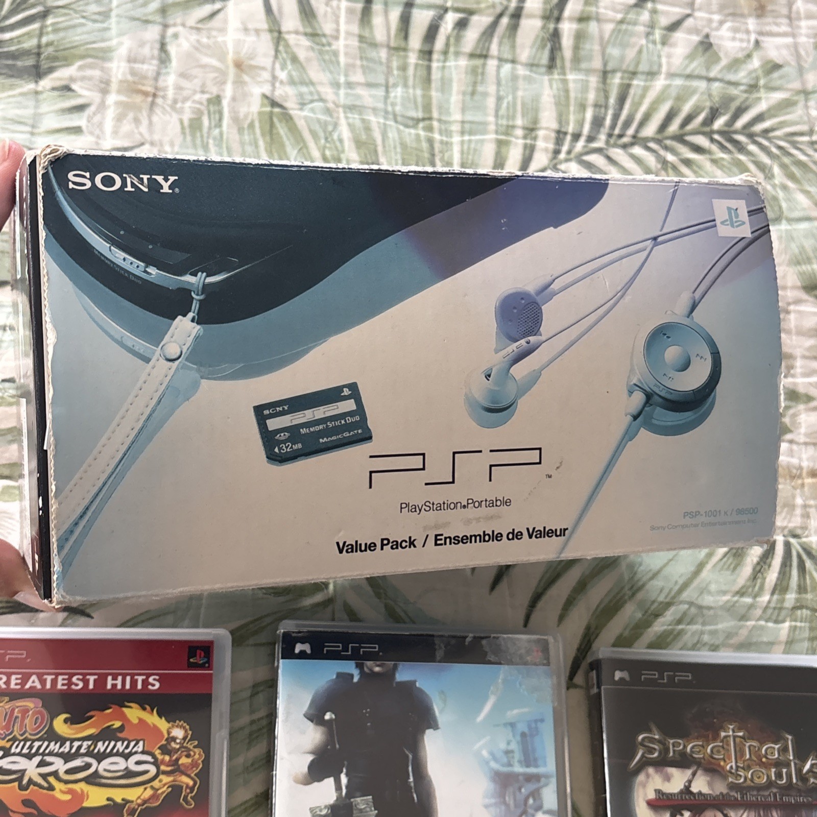 Sony PSP-1001 K Black Value Pack Handheld System New And Mint W/ Games Bundle