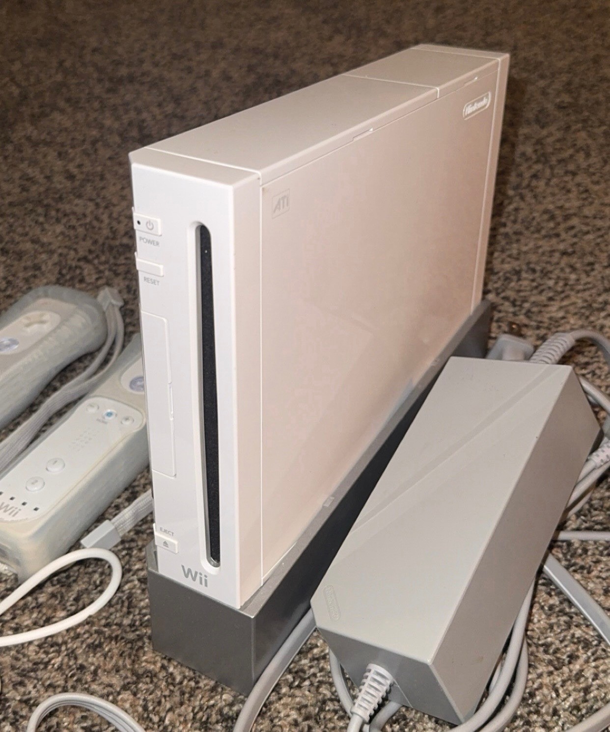 Nintendo Wii RVL-001 White Console Bundle 2 Remotes 2 Nunchuks Wi-Fi 480p