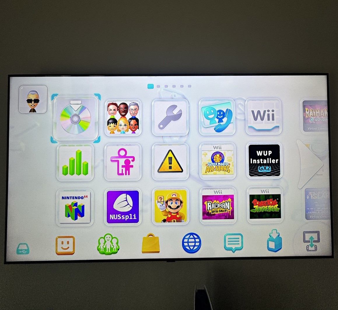Nintendo Wii U White Console 1080p Region Free w/ GamePad HDMI