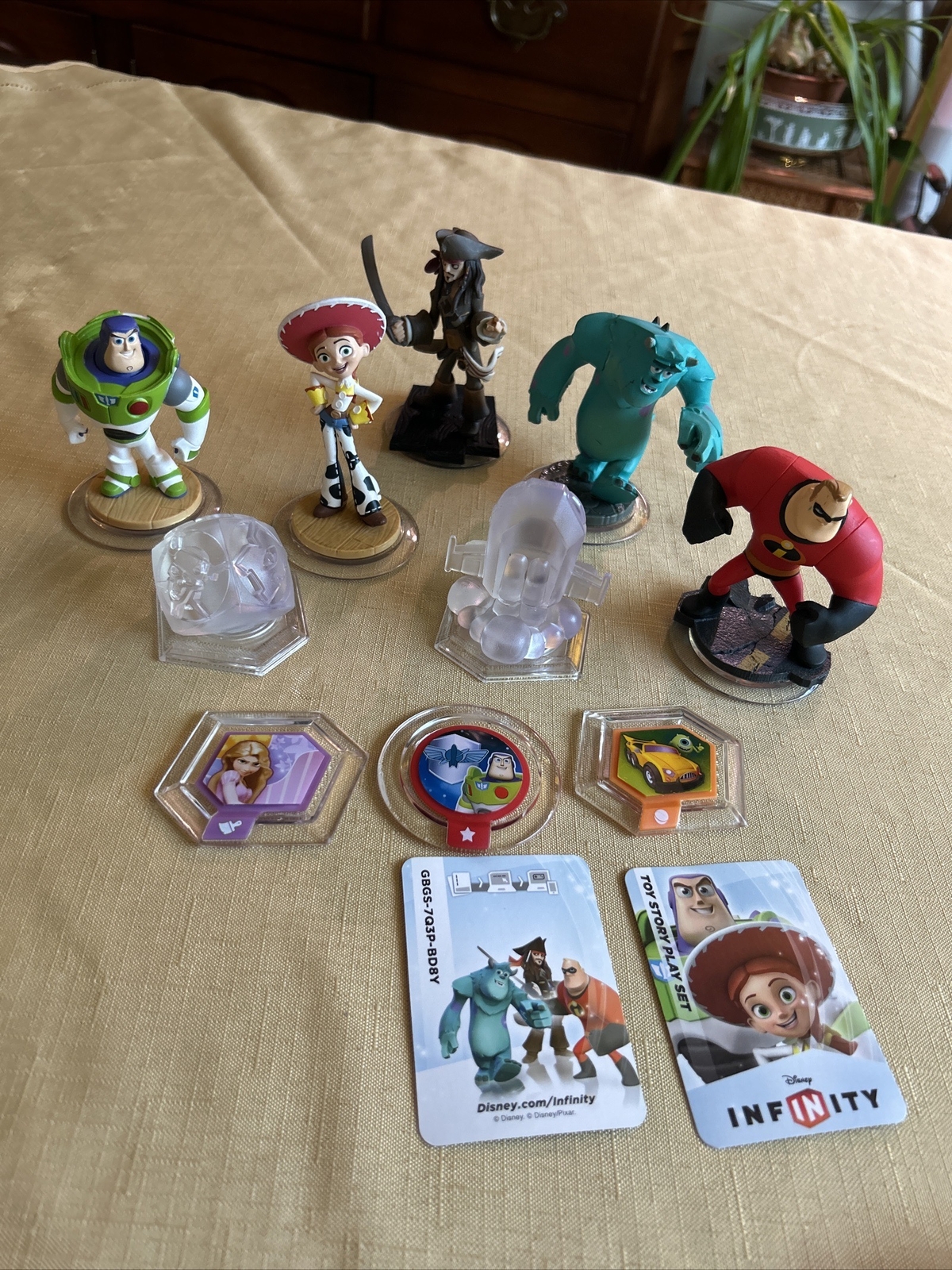 7 Disney Infinity Character Lot Action Figure and 3 Power Discs Bundle