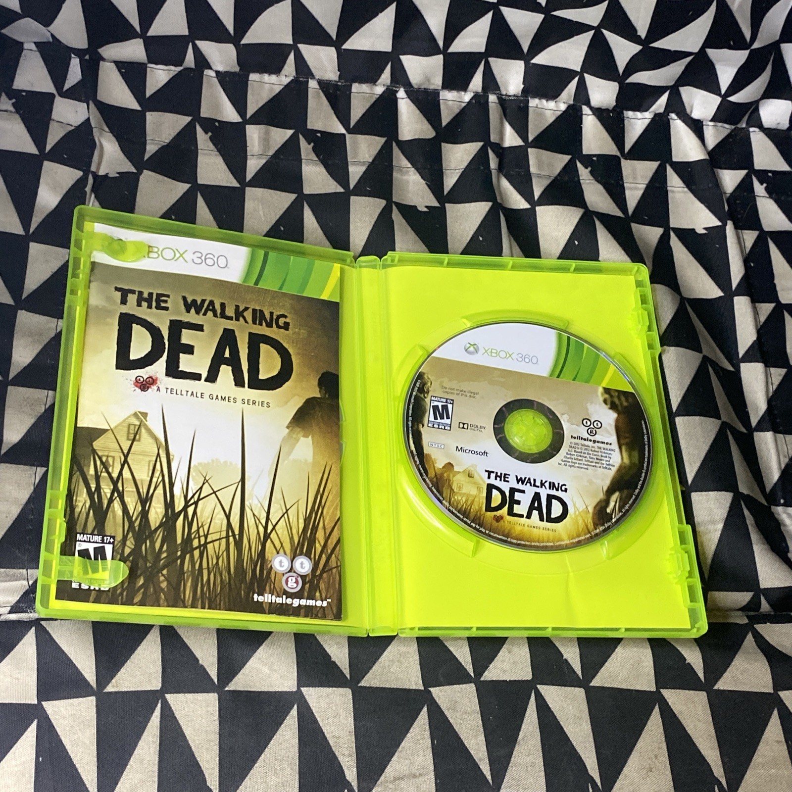 The Walking Dead: A Telltale Games Series (Xbox 360, 2012) Complete With Manual