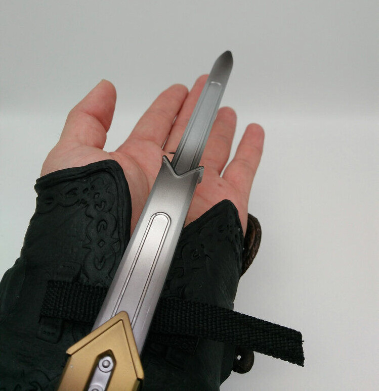 Assassin’s Creed Syndicate Cosplay 1:1 Hidden Blade Jacob Frye Evie Frye Toys