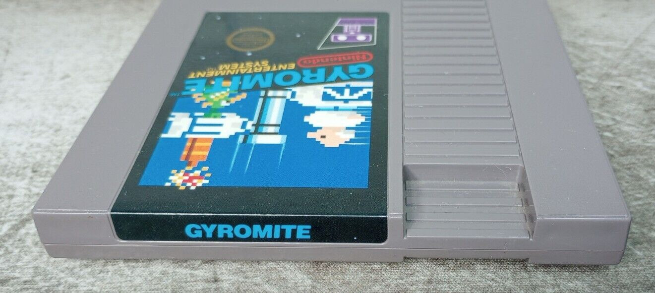 Vintage Nintendo NES GYROMITE Cartridge 5 Screw Clamshell Case Authentic 1985