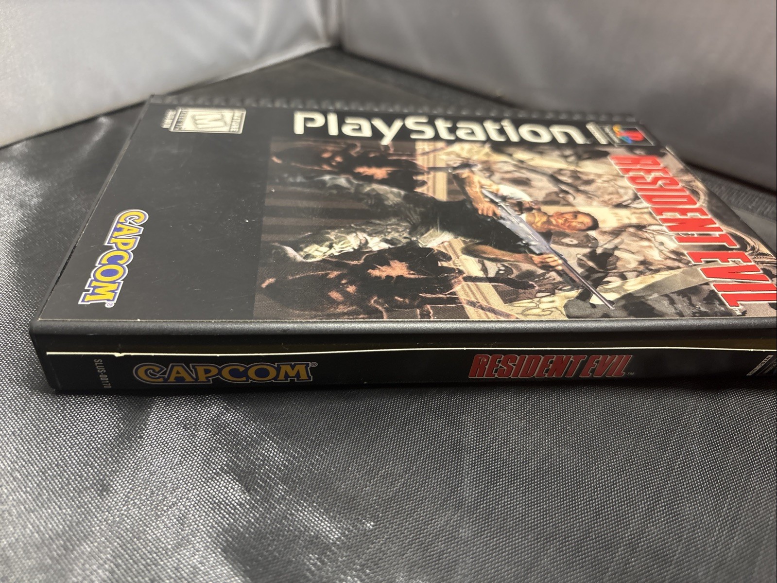 Resident Evil (Sony PlayStation 1, 1996) Long Box.