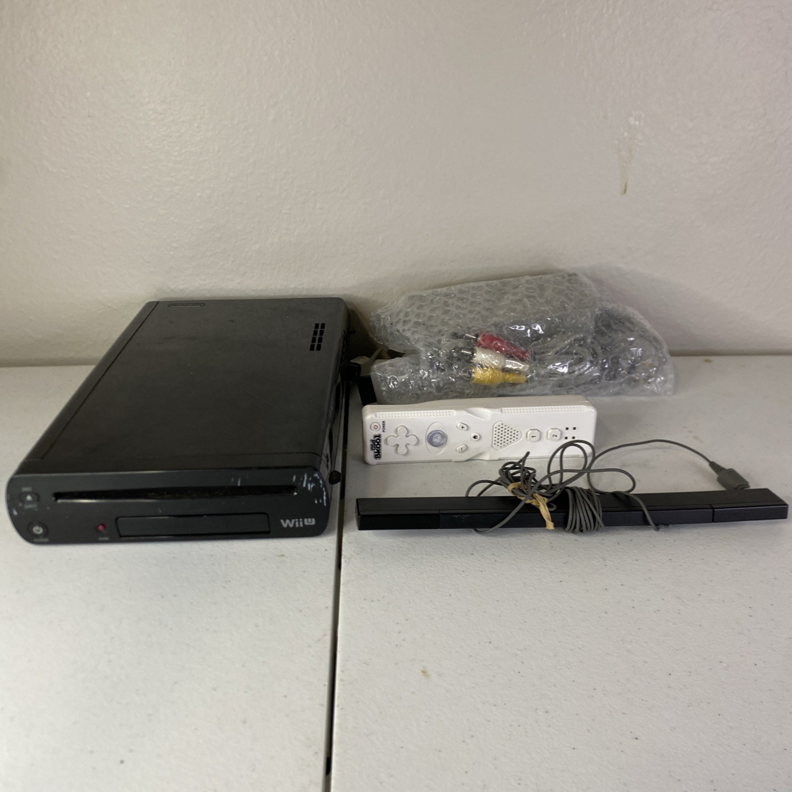 NINTENDO WIIU WII U WUP-10102 32GB CONSOLE Controller TESTED No Screen