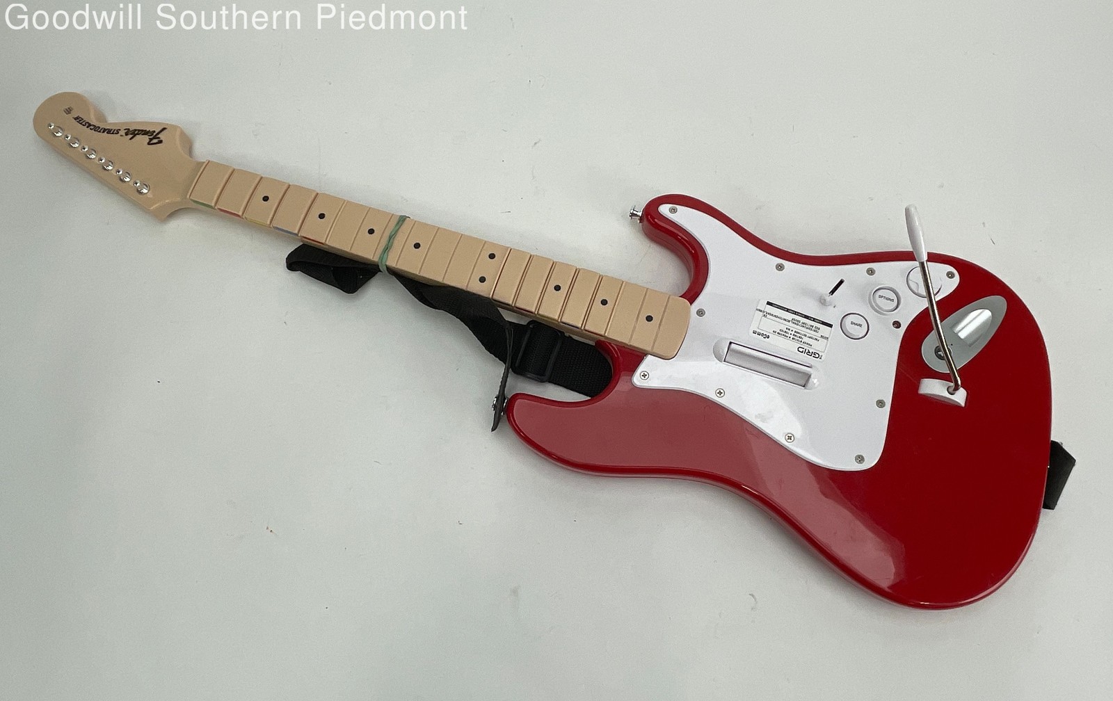 Mad Catz 91261 Rock Band 4 Fender Wireless Guitar Sony PS4 – Red – Tested