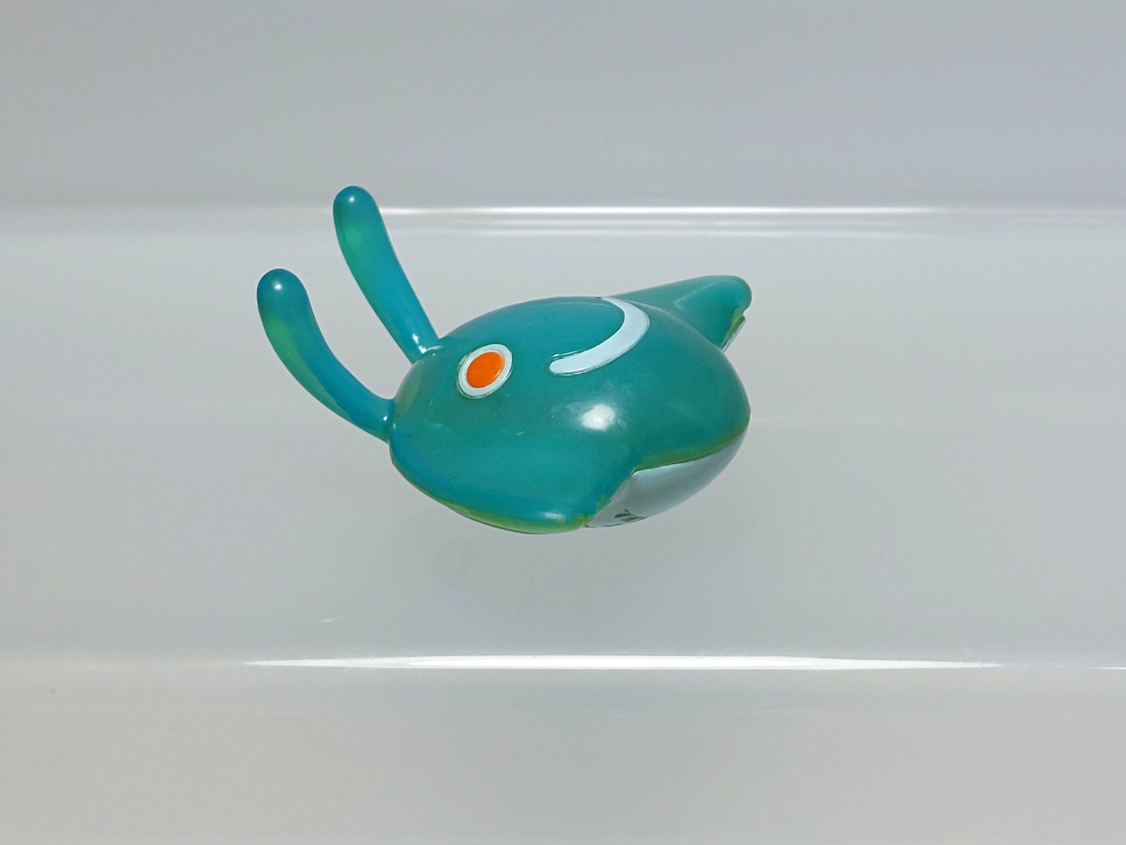 Mantyke Tamanta (Clear) Pokemon Monster Collection Figure Tomy 2006 E06 0.8in
