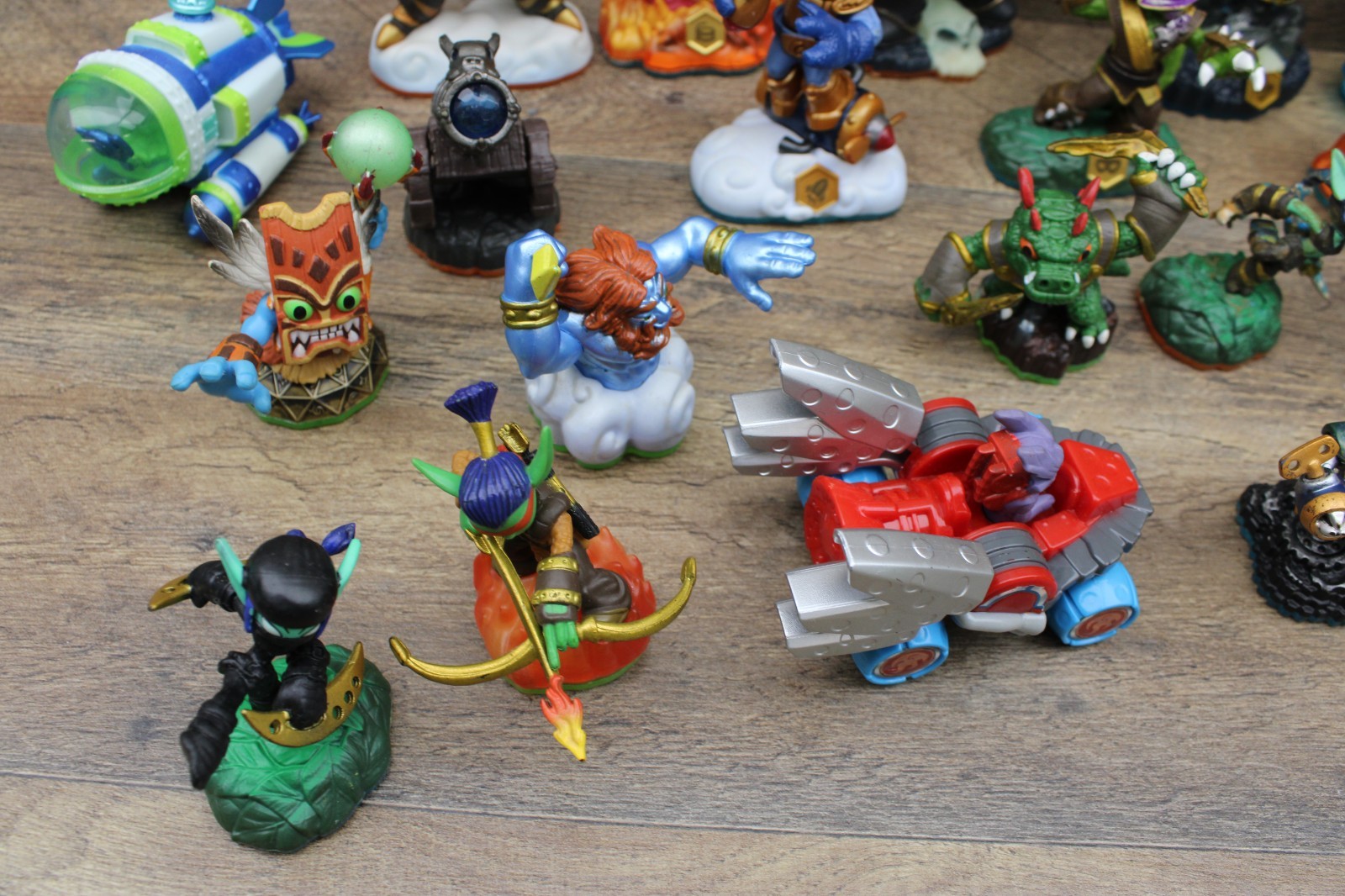 HUGE Lot Of 31 Activision Skylanders Character Figures Mixed Series Action