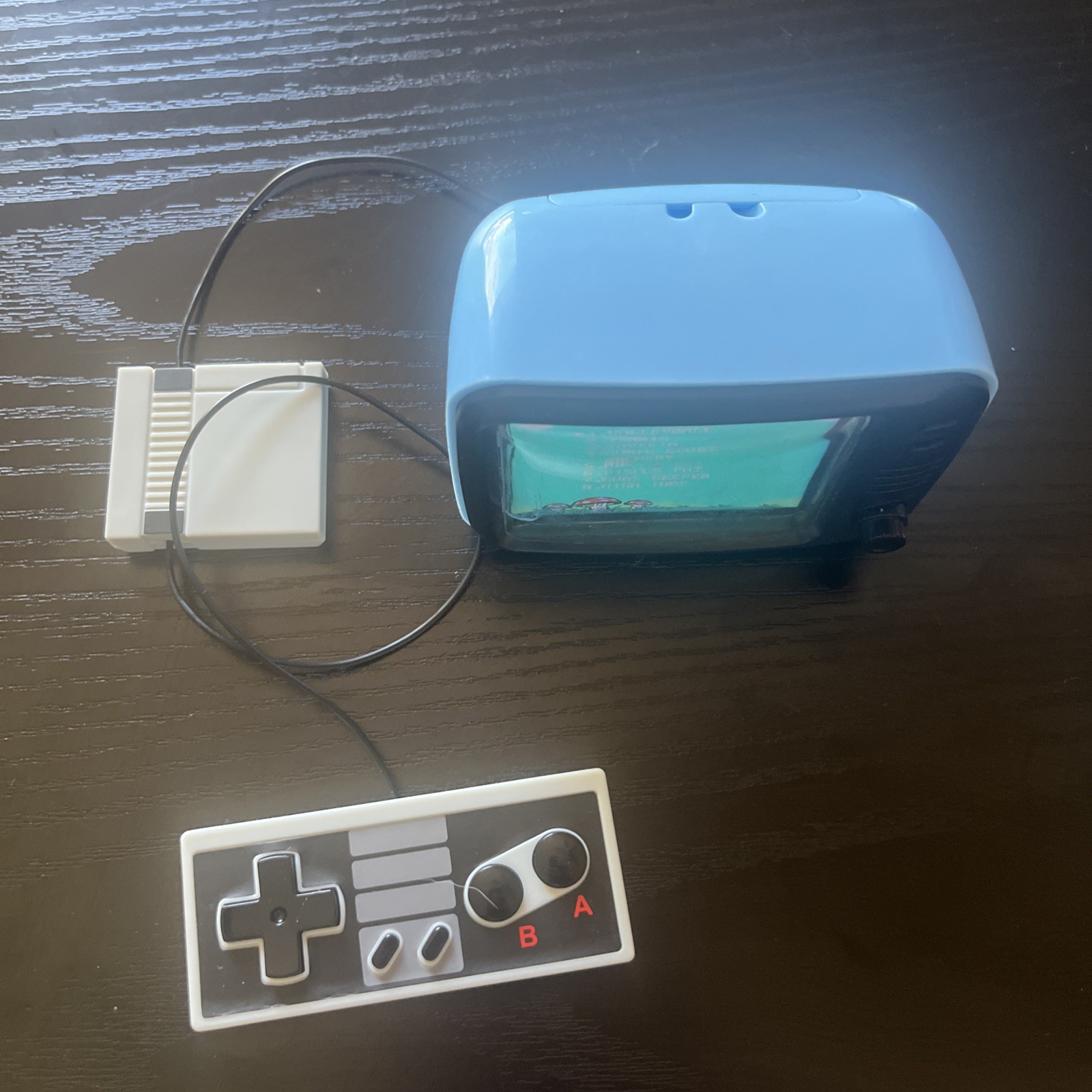 5 Below Retro Mini Portable Nintendo Console And Tv With Over 500 Games W Crack