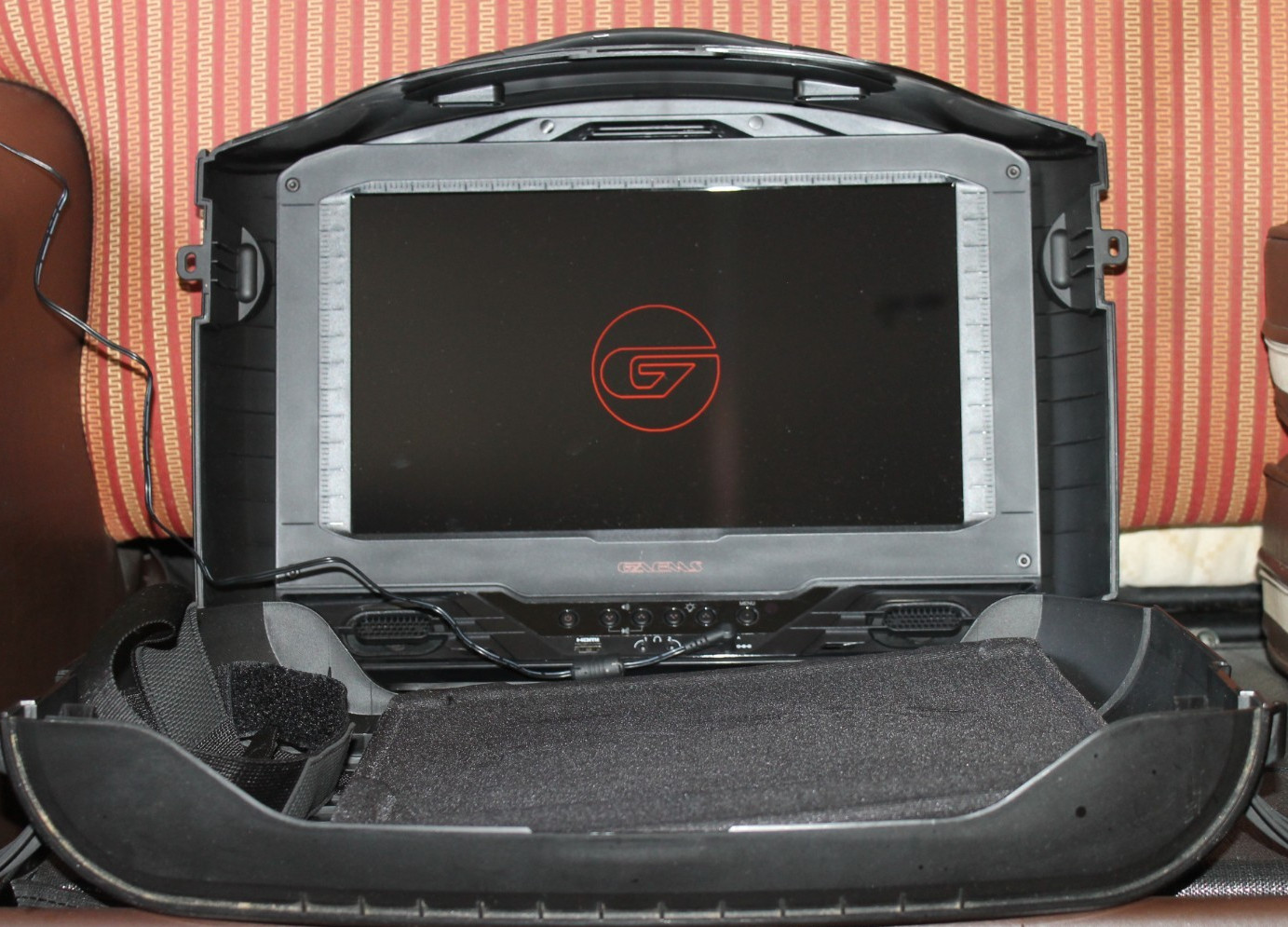 GAEMS G155 LCD Gaming Case