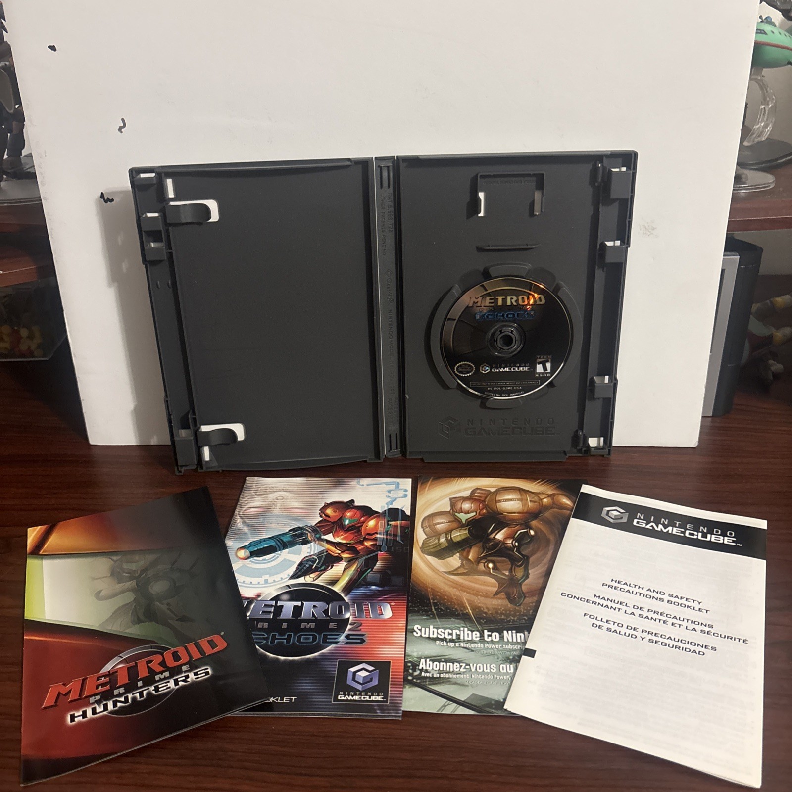 Metroid Prime 2: Echoes (GameCube, 2004) all booklets included
