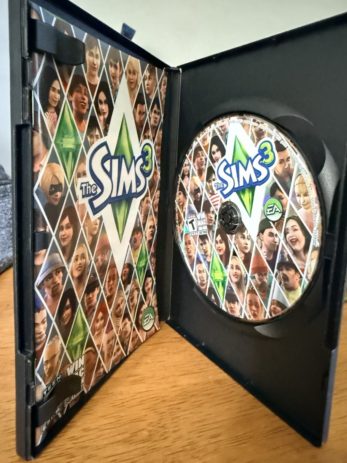 Sims 3 Collector’s Edition – USED Good Condition CIB with USB