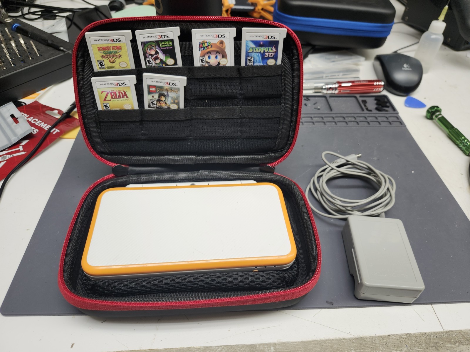 Nintendo 2DS XL Console w/ 6 games. Zelda, Starfox, LOTR & more. White & Orange